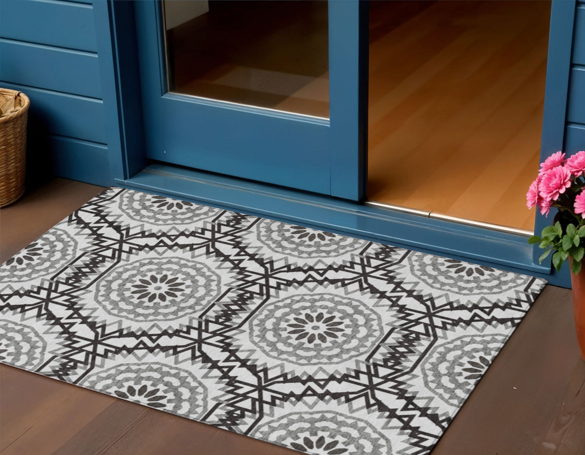3' X 5' White Black And Gray Floral Medallion Washable Indoor Outdoor Area Rug