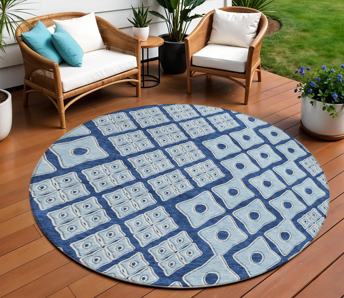 8' Navy Blue And Light Blue Round Geometric Washable Indoor Outdoor Area Rug