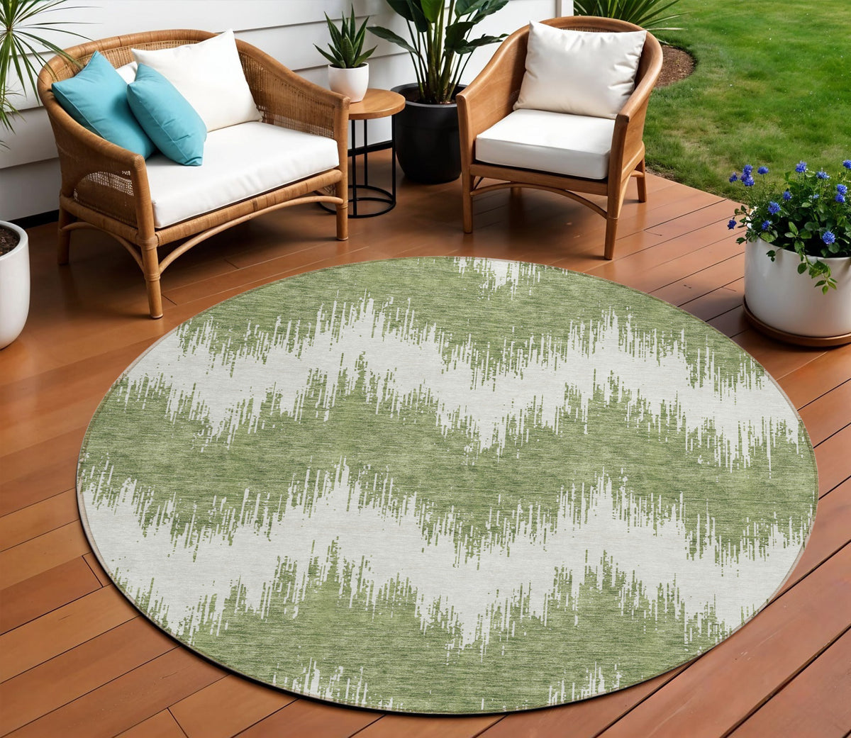 8' Green And Ivory Round Chevron Washable Indoor Outdoor Area Rug