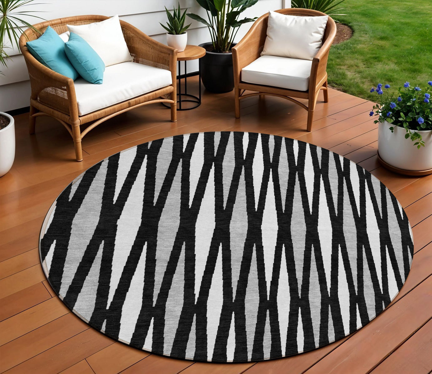 8' Black Ivory And Gray Round Geometric Washable Indoor Outdoor Area Rug