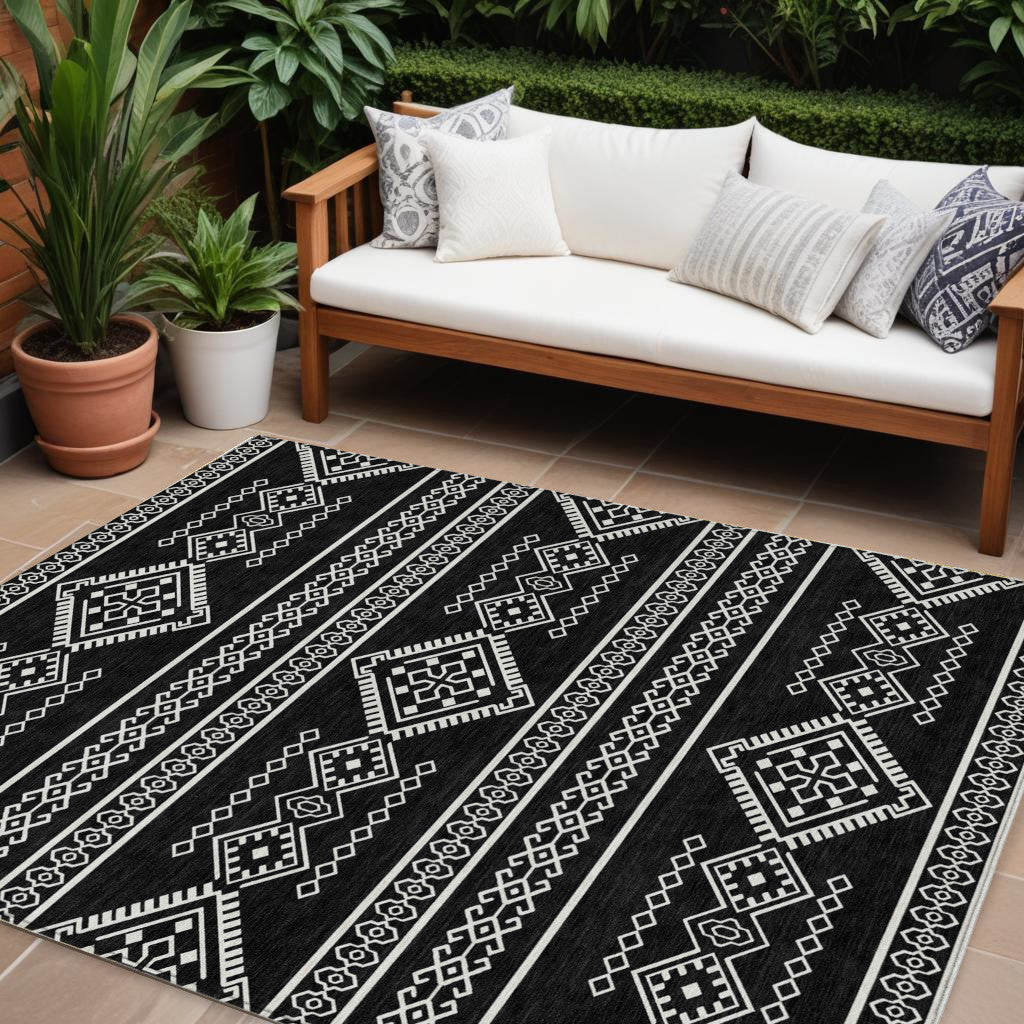 9' X 12' Black And Ivory Southwestern Washable Indoor Outdoor Area Rug