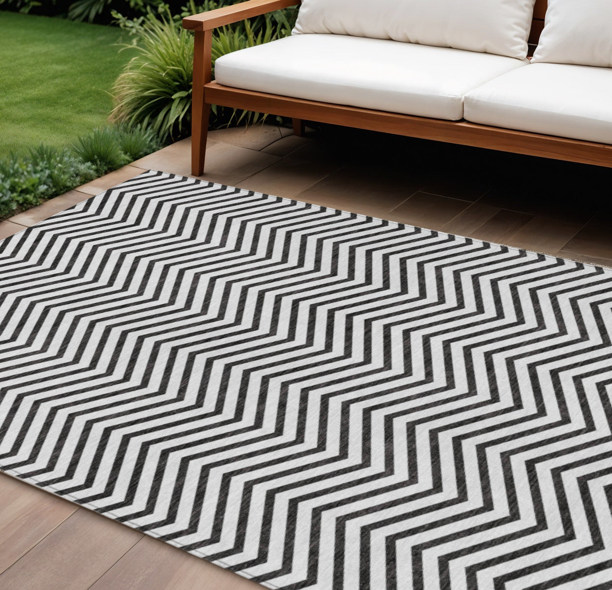 9' X 12' White And Black Chevron Washable Indoor Outdoor Area Rug