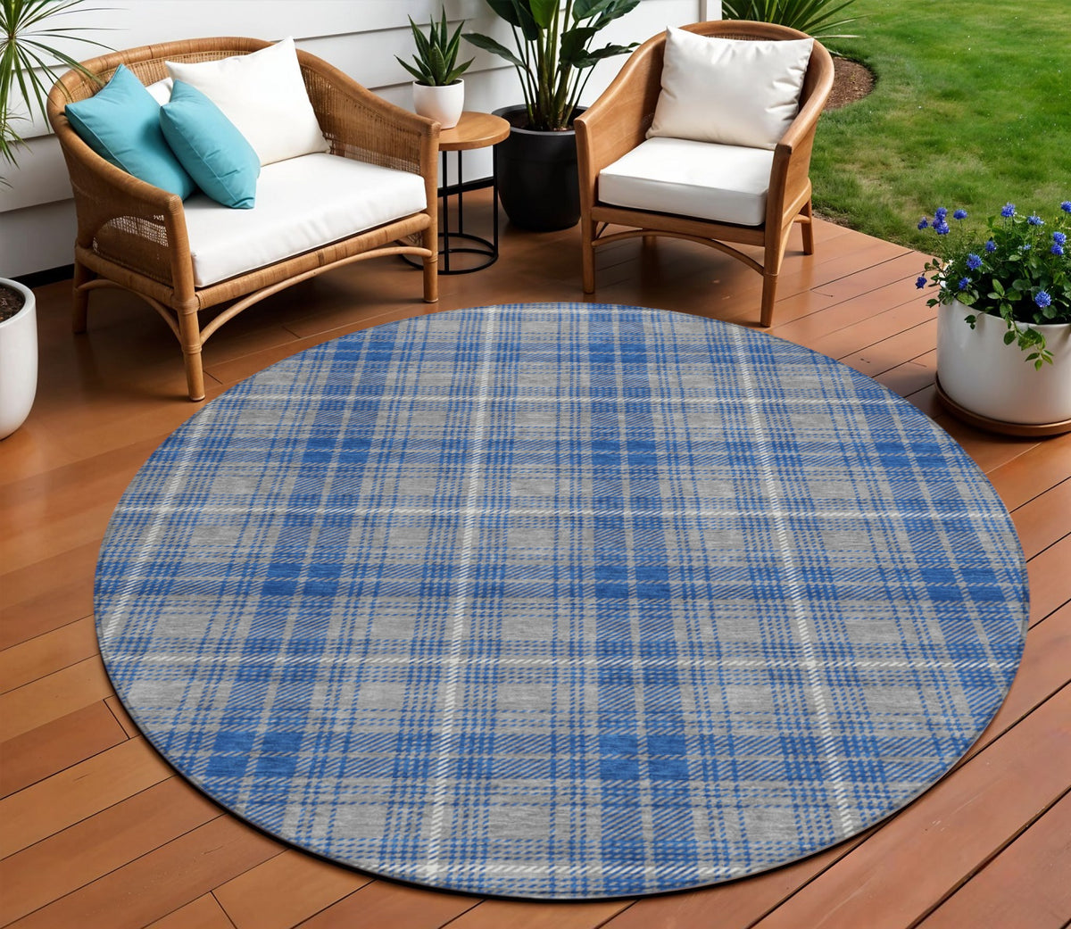 8' Gray Blue And Ivory Round Plaid Washable Indoor Outdoor Area Rug