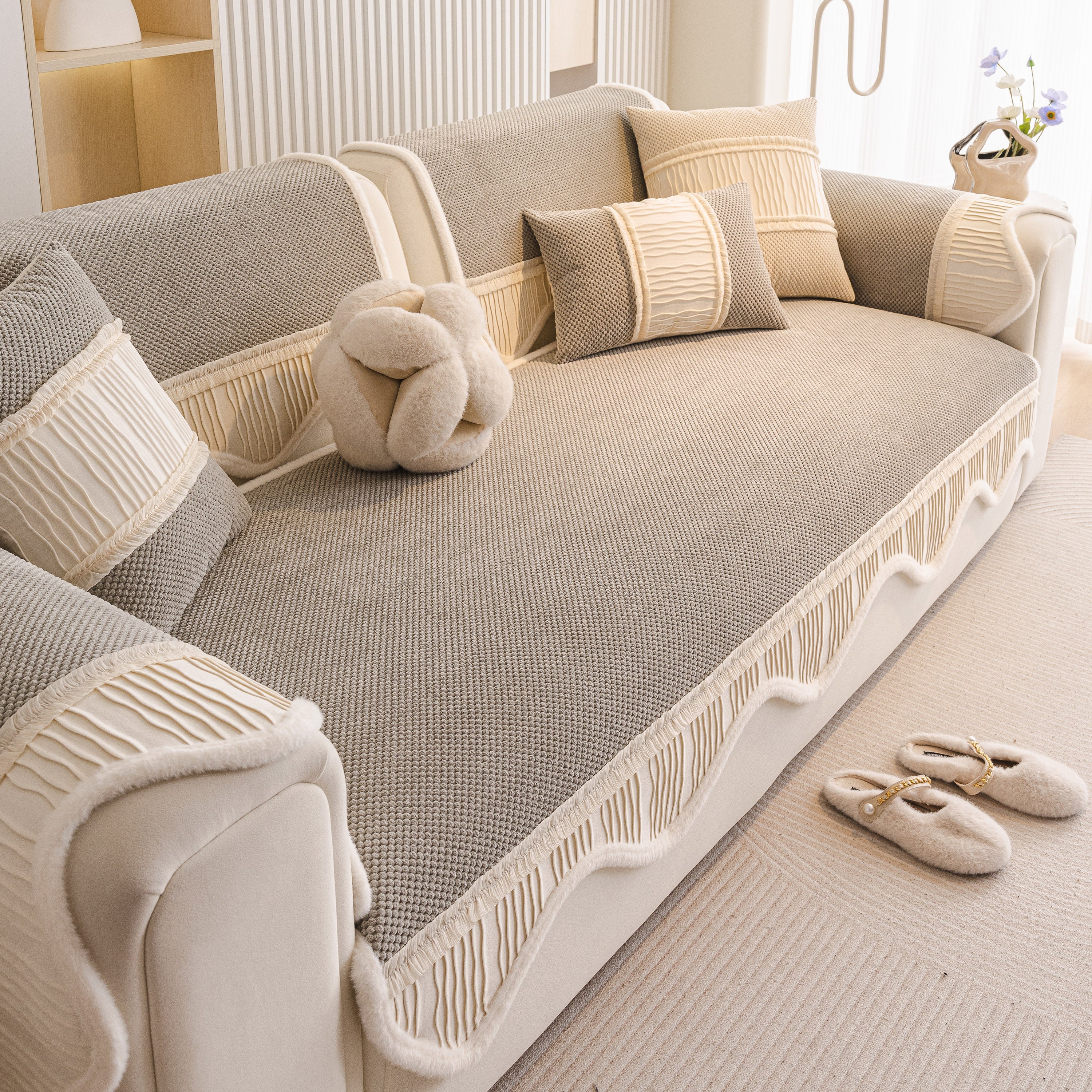 Washable Sofa Throw Pad, Non-Slip Sofa Mat Cozy Couch Slipcover with Soft Furry Trim