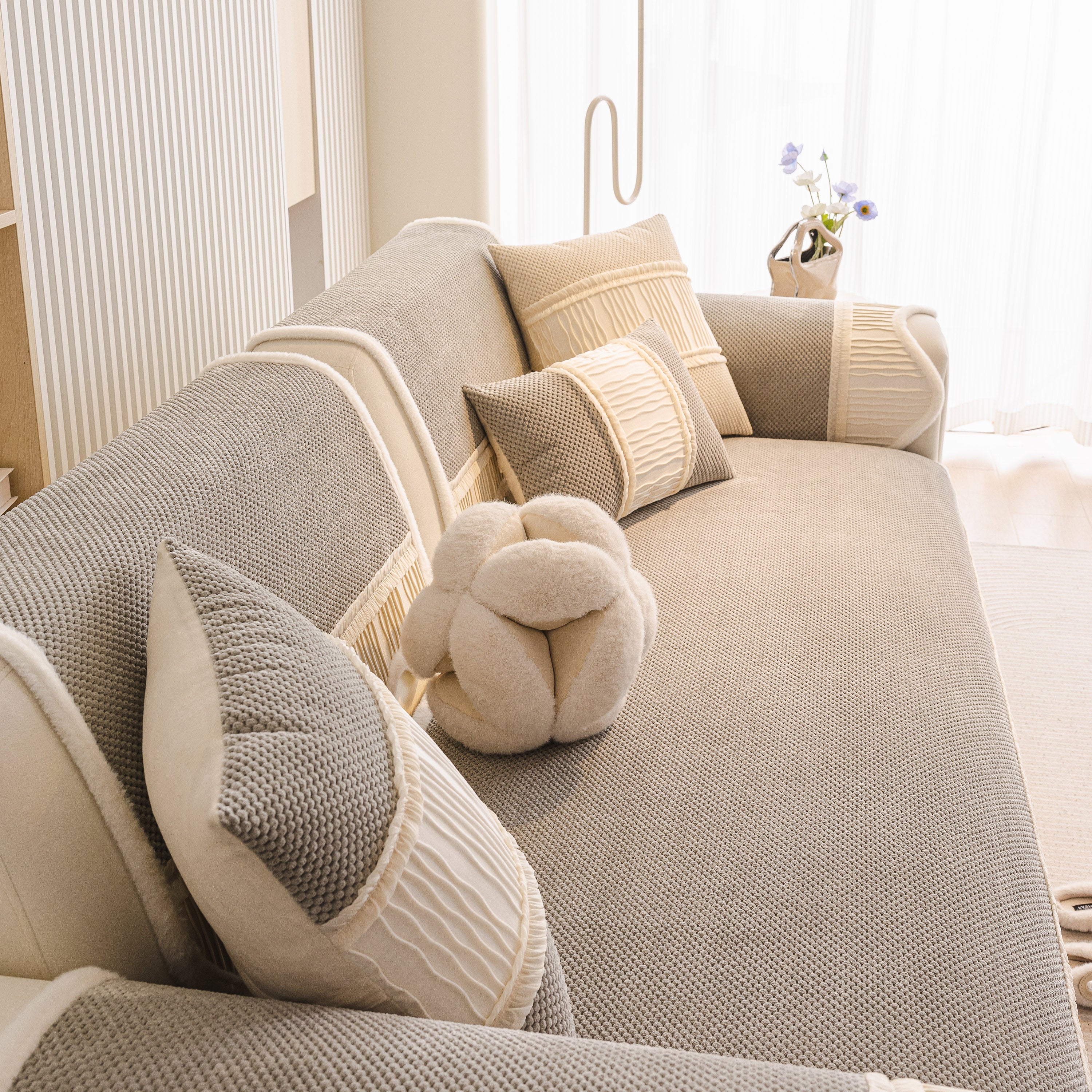 Washable Sofa Throw Pad, Non-Slip Sofa Mat Cozy Couch Slipcover with Soft Furry Trim