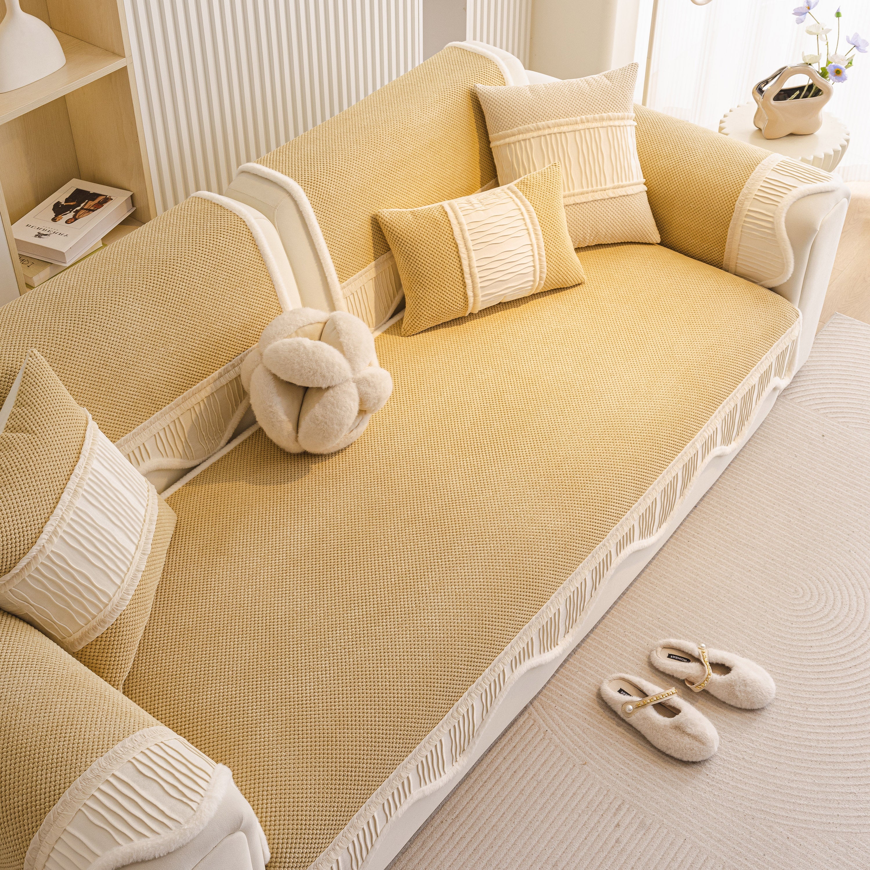 Washable Sofa Throw Pad, Non-Slip Sofa Mat Cozy Couch Slipcover with Soft Furry Trim