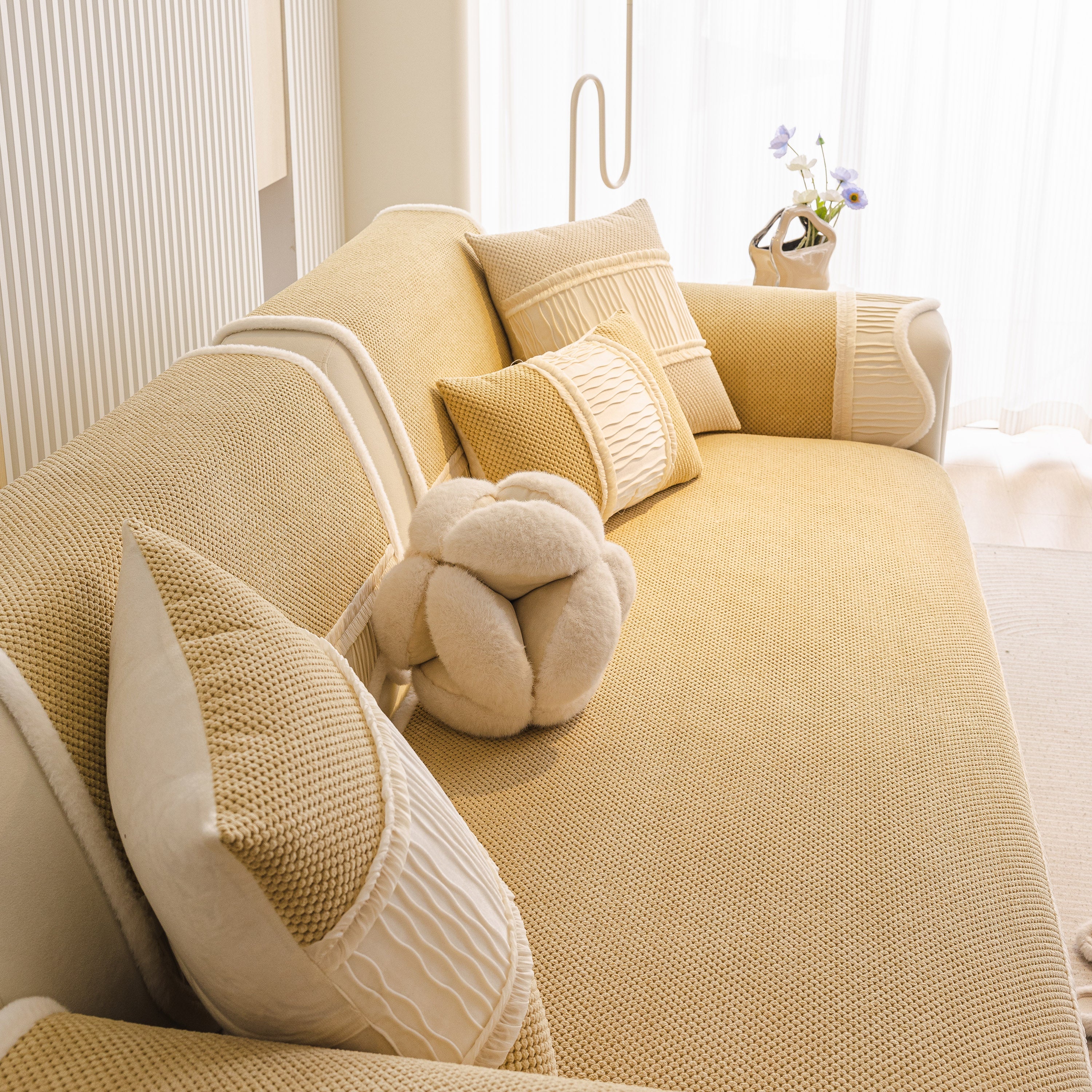 Washable Sofa Throw Pad, Non-Slip Sofa Mat Cozy Couch Slipcover with Soft Furry Trim