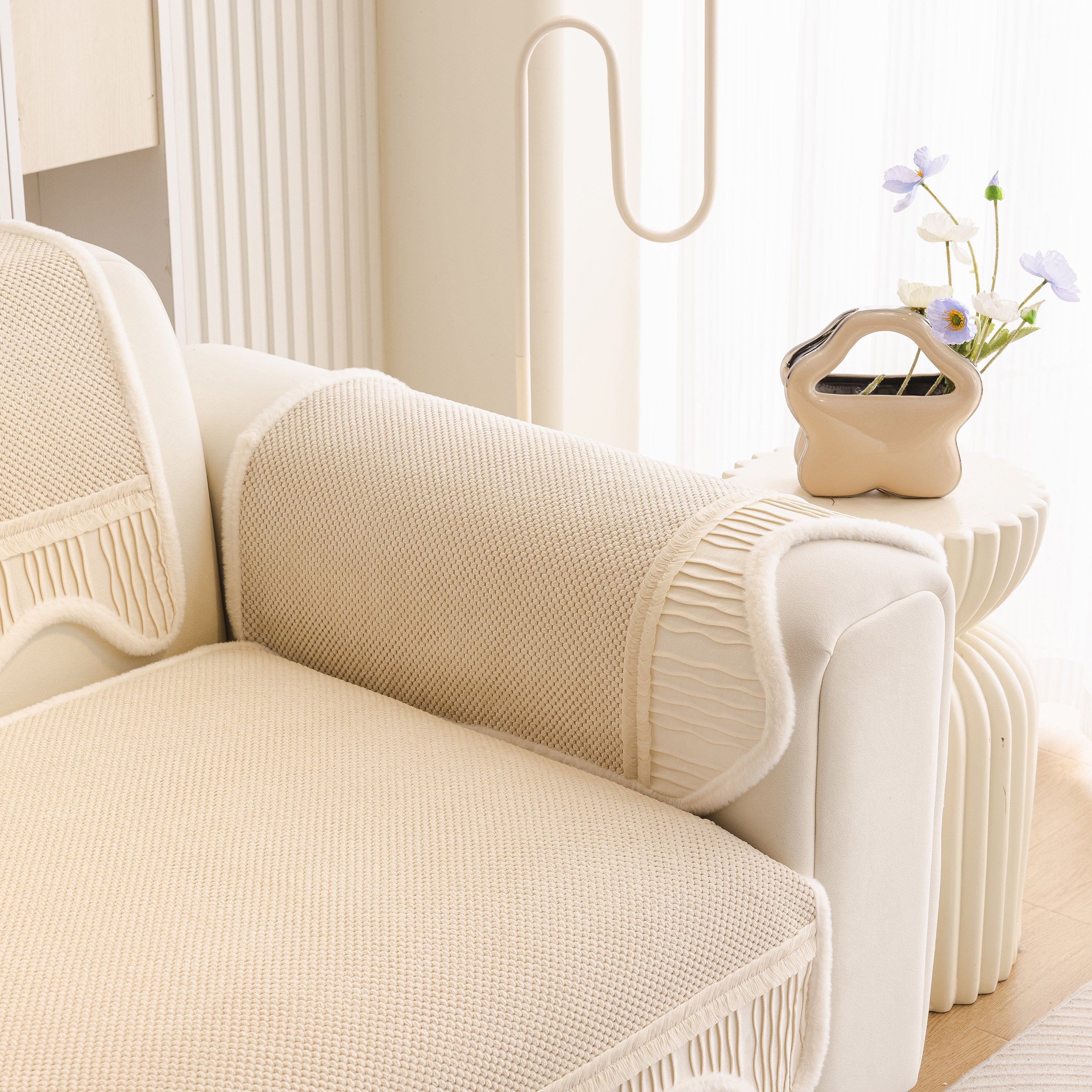 Washable Sofa Throw Pad, Non-Slip Sofa Mat Cozy Couch Slipcover with Soft Furry Trim