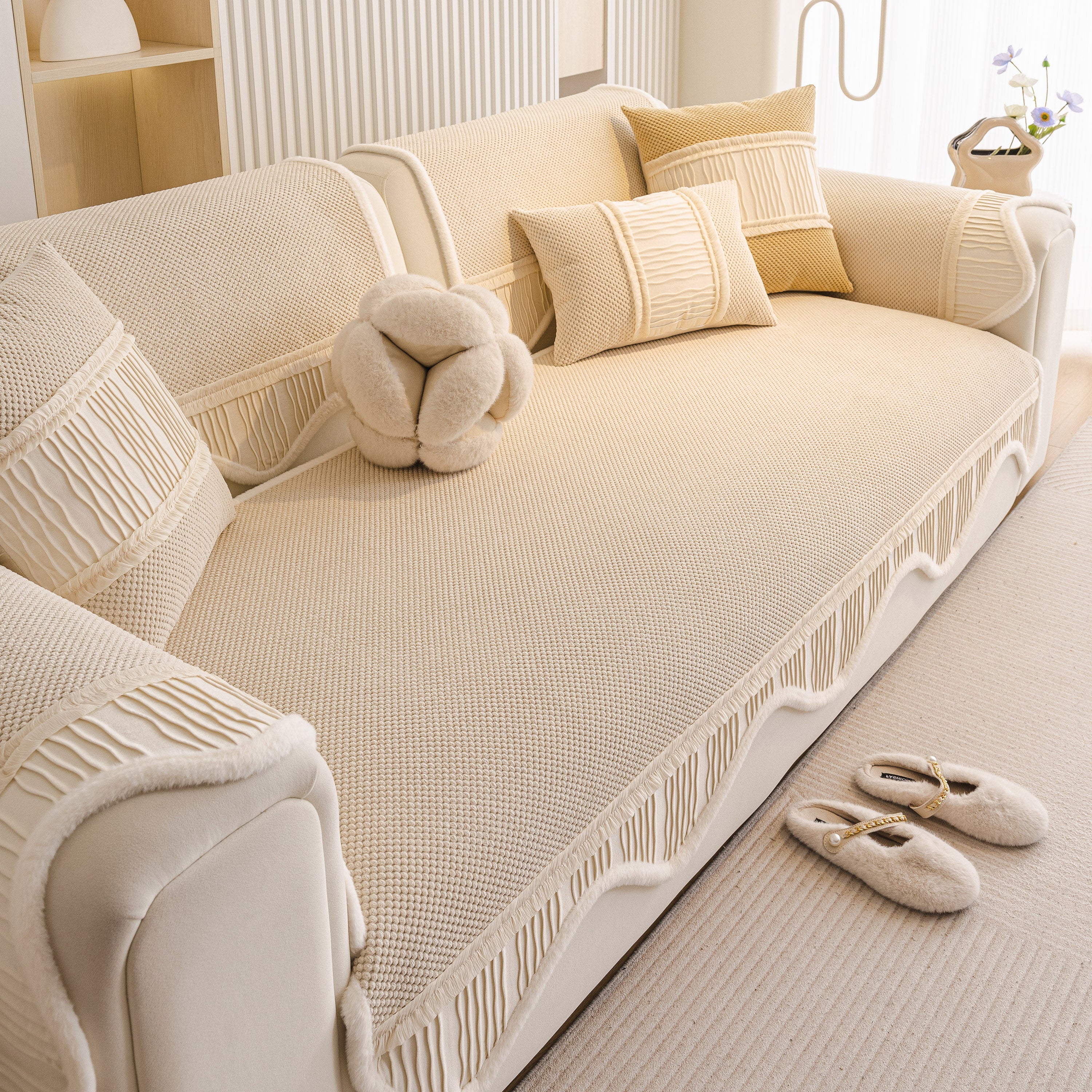 Washable Sofa Throw Pad, Non-Slip Sofa Mat Cozy Couch Slipcover with Soft Furry Trim
