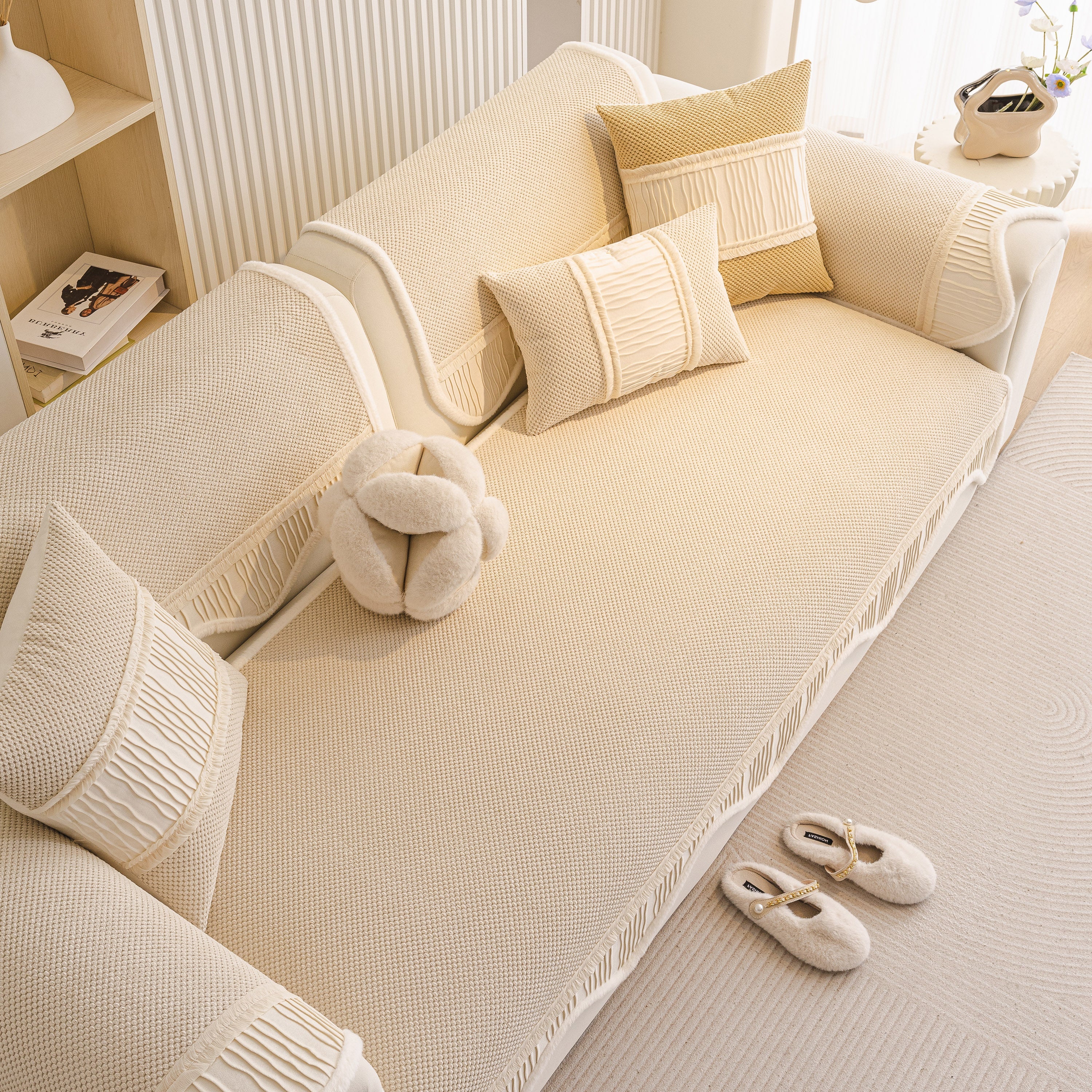 Washable Sofa Throw Pad, Non-Slip Sofa Mat Cozy Couch Slipcover with Soft Furry Trim