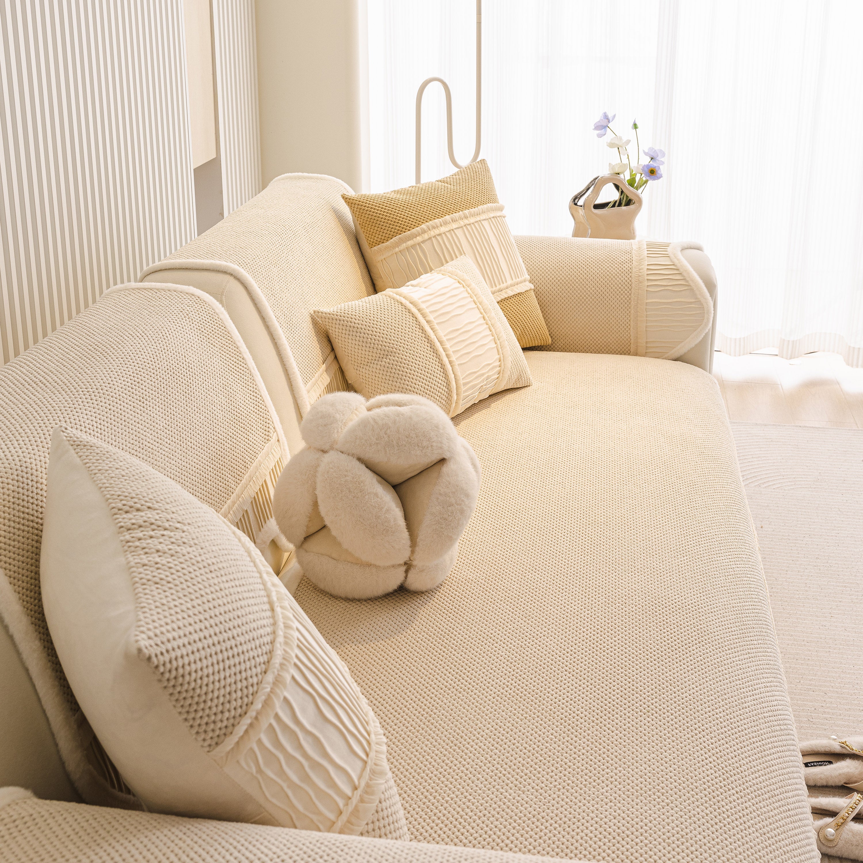 Washable Sofa Throw Pad, Non-Slip Sofa Mat Cozy Couch Slipcover with Soft Furry Trim