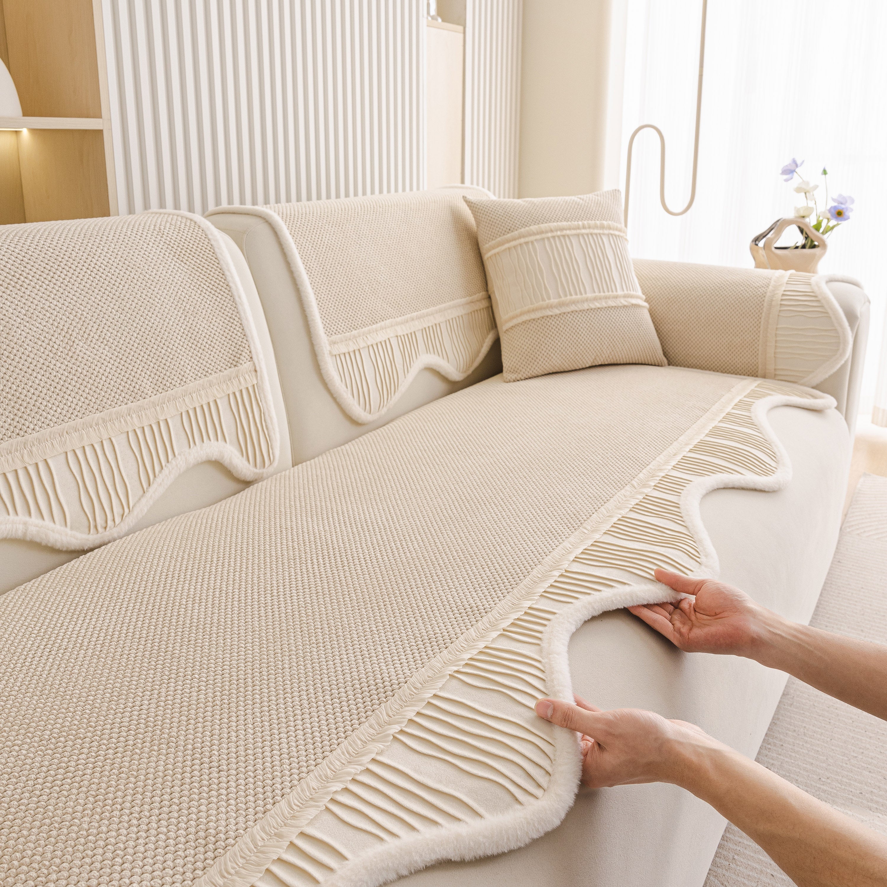 Washable Sofa Throw Pad, Non-Slip Sofa Mat Cozy Couch Slipcover with Soft Furry Trim