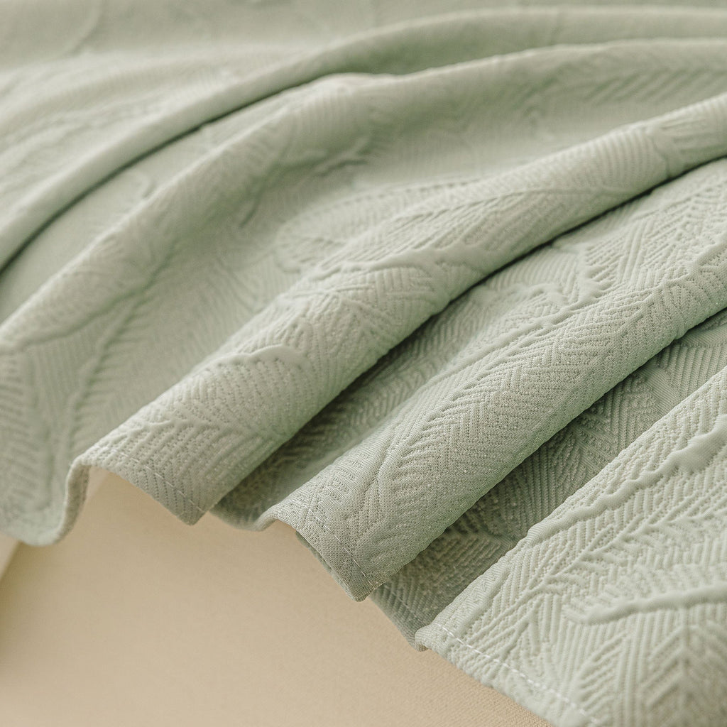 Durable Cooling Couch Cover for Dogs Textured Chic Leaf Summer Throw Cover Blanket