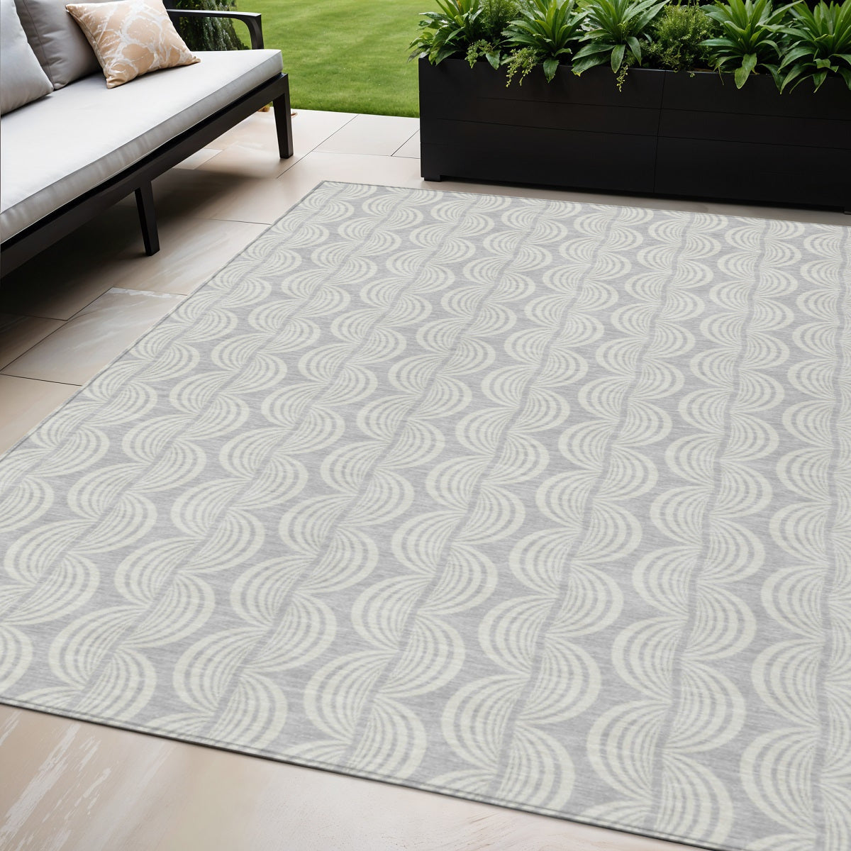 5' X 8' Silver And Ivory Ogee Washable Indoor Outdoor Area Rug