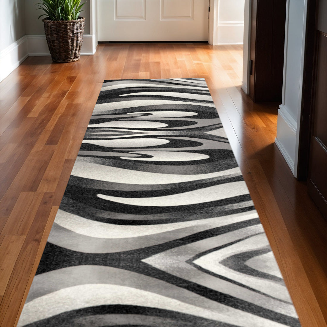 17 Runner Black And Gray Abstract Runner Rug