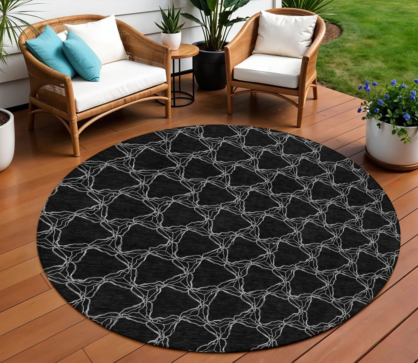 8' Black And White Round Geometric Washable Indoor Outdoor Area Rug
