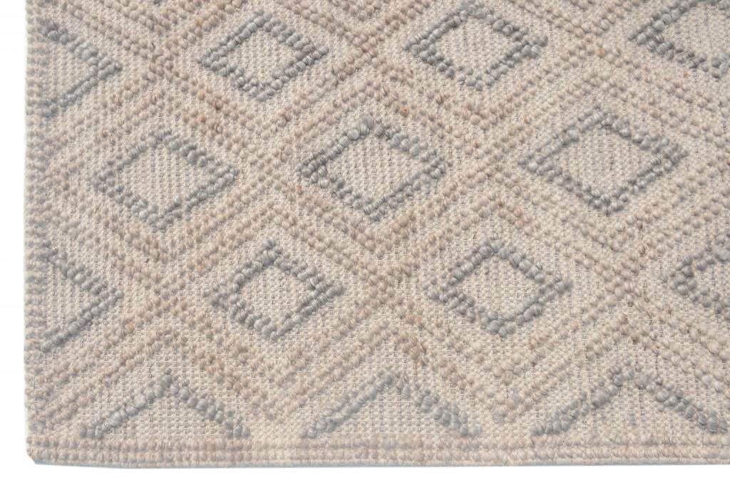 HomeRoots Natural/Grey PET Yarn 5’ x 7’ Tan Gray Diamond Lattice Modern Area Rug