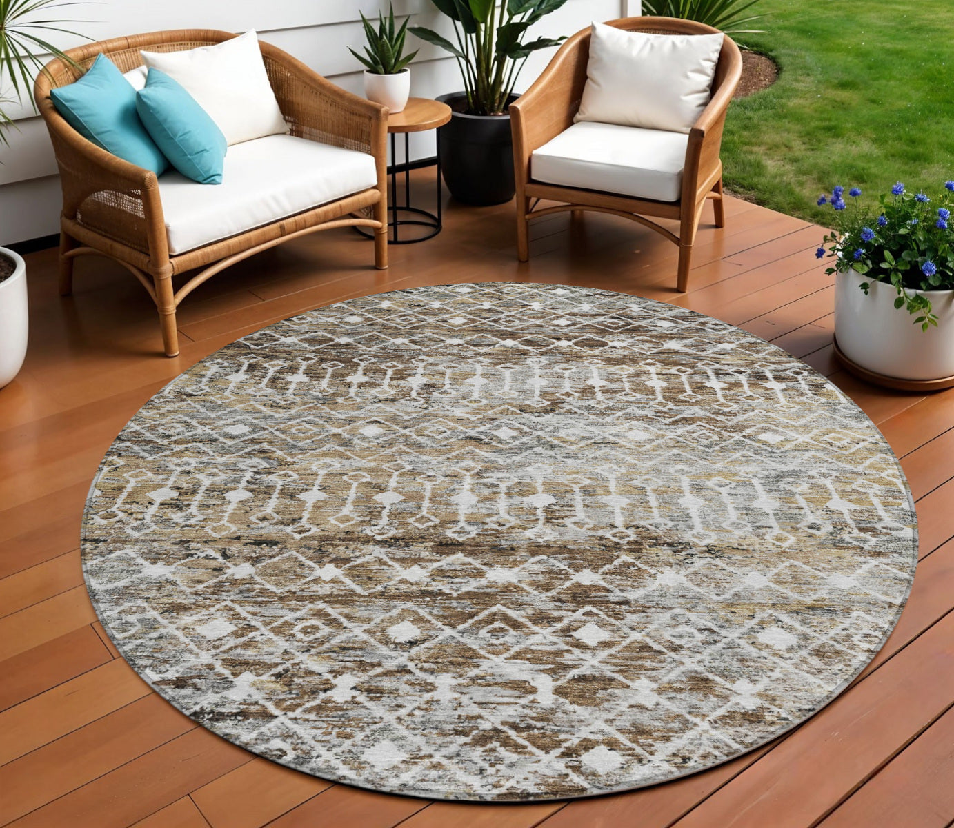 8 Brown And Beige Round Argyle Washable Indoor Outdoor Area Rug