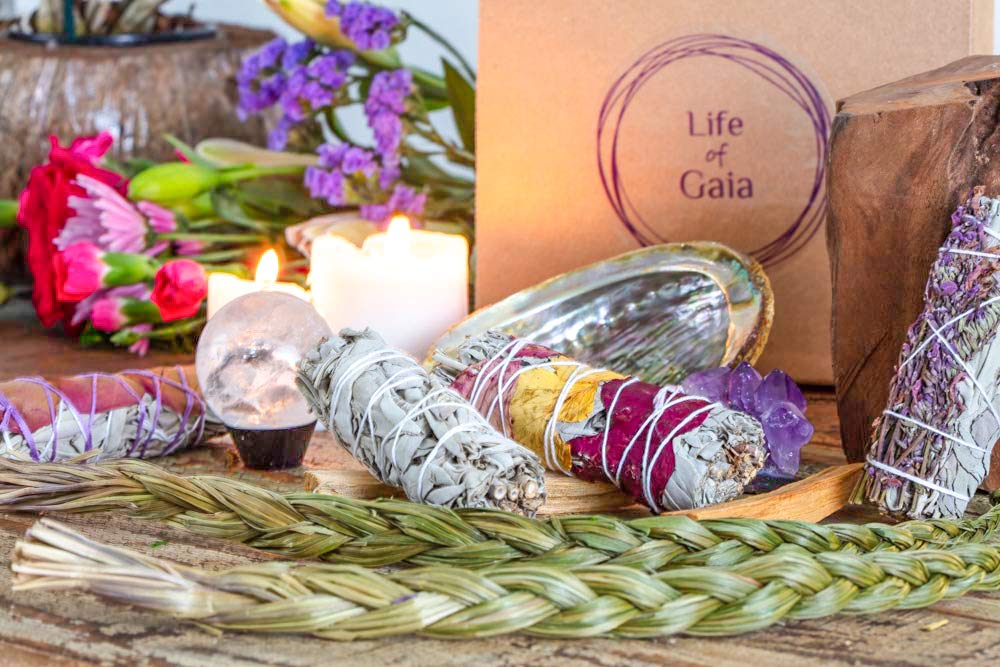Life Of Gaia Sage Smudge Kit White Sage Sticks + Lavender And Rose Petals, Cedar Smudge Stick, Yerba Santa Stick & Palo Santo St