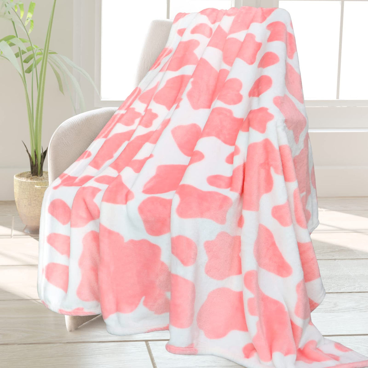 Cute Strawberry Cow Print Blanket Soft Fleece Flannel Lightweight Pink Cow Blankets Cozy Warm Plush Cute Cow Throw Blanket Livin