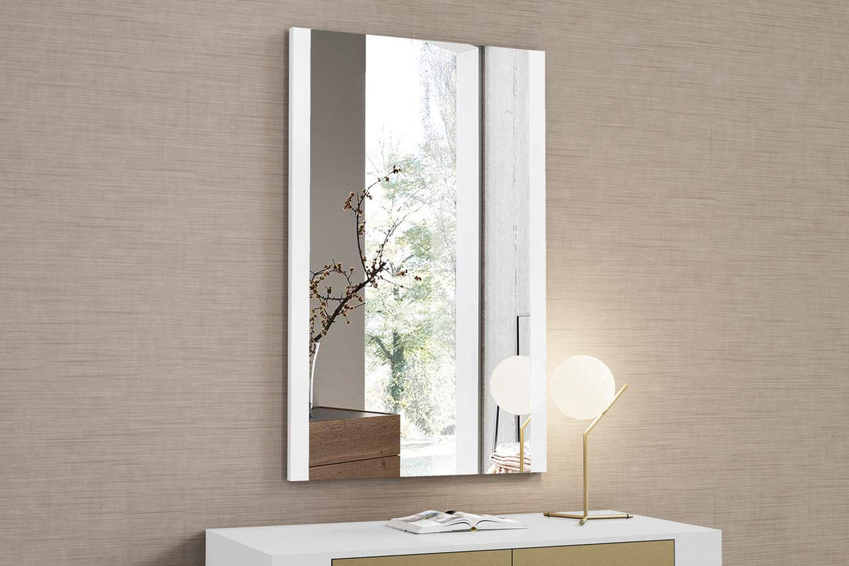 HomeRoots Bathroom 30' X 1' X 48' White Glass Mirror