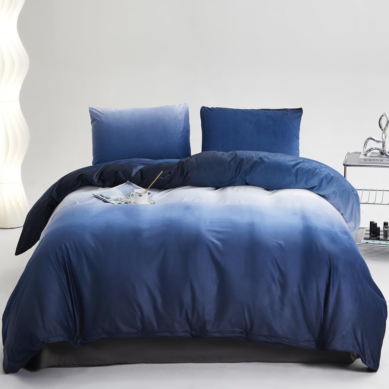 KAREVER Blue White Gradient Comforter Set Queen Blue Velvet Bedding Comforter Modern Plain White and Royal Blue Gradient Soft Qu