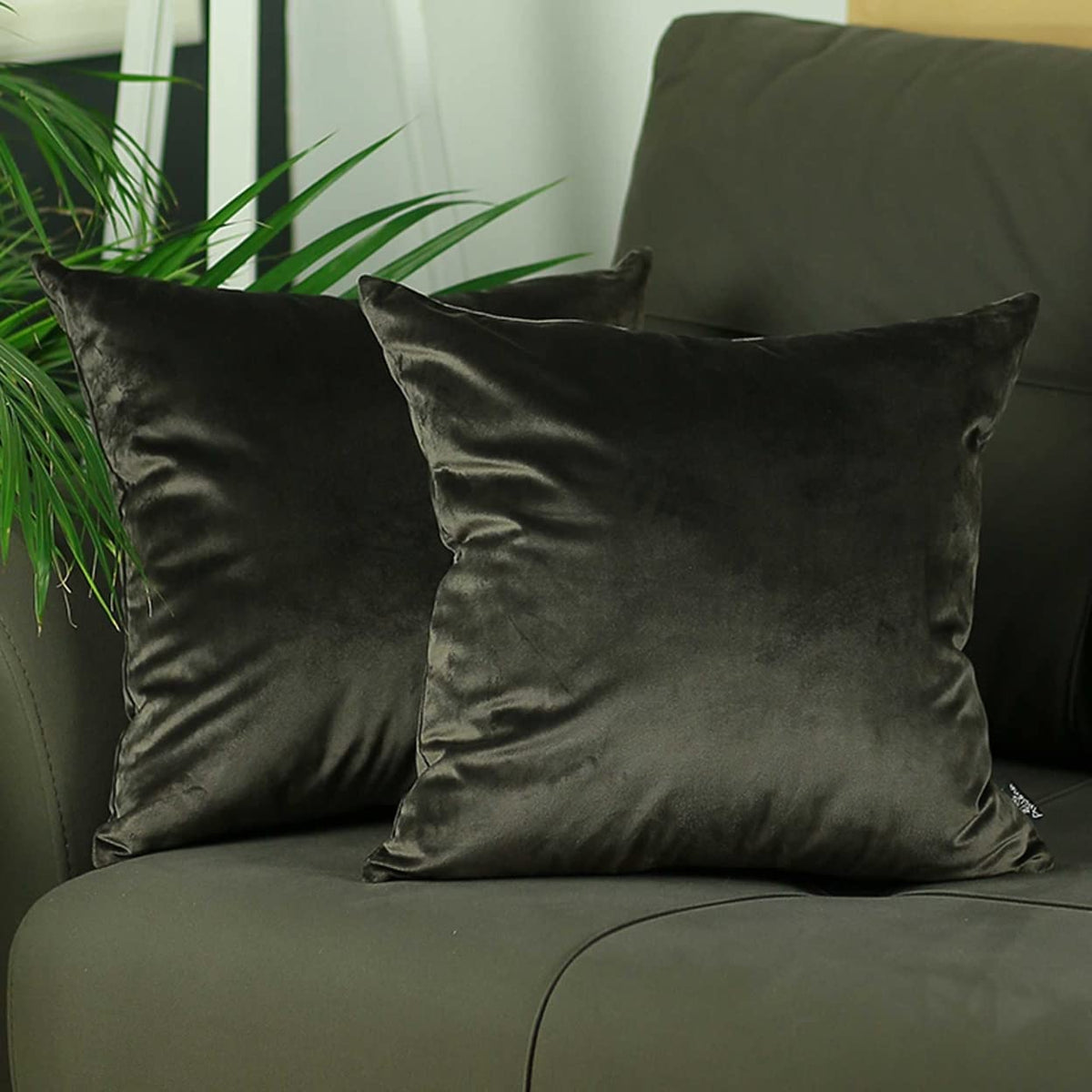 Pillows HomeRoots Polyester 18'x 18' Brown Velvet Carob Decorative Throw Cover (2 Pcs in Set)