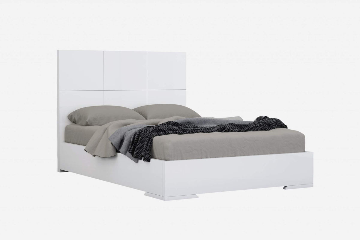 81&quot; X 85&quot; X 48&quot; White Stainless Steel King Bed