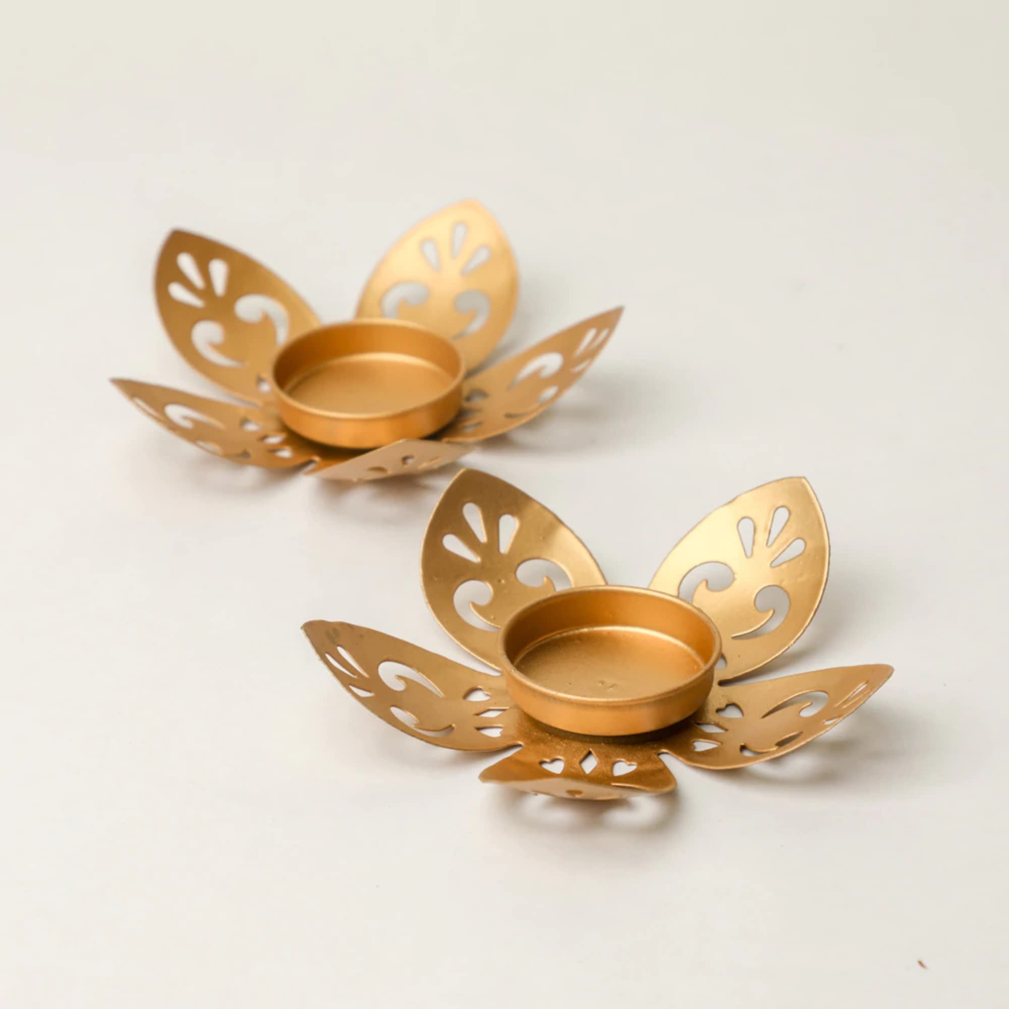 Desi Favors Dye Cut Flower Shape Tea Light Holder | Decorated Pearls | Christmas D  Cor | Candle Diya Holder For India, Diwali,