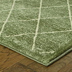 HomeRoots Grey Polypropylene, Polyester 4’ x 6’ Gray and Ivory Diamond Indoor Area Rug