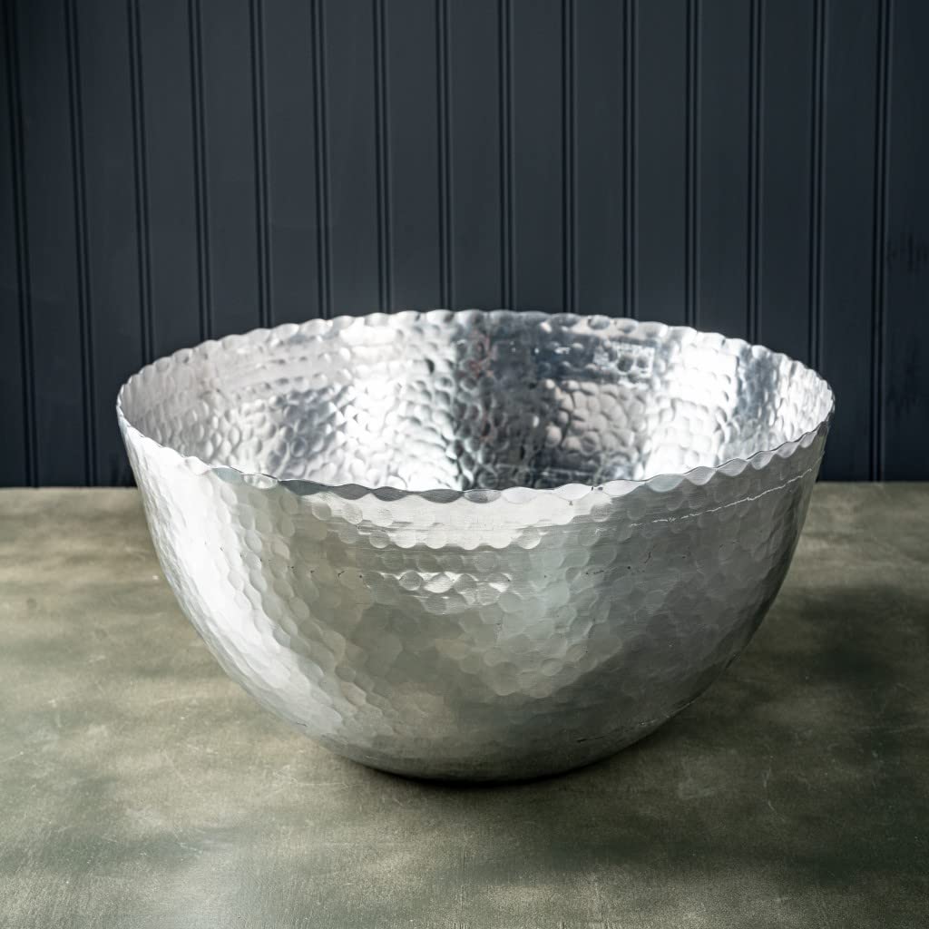 HomeRoots Silver Round Scallop Edged Hammered Bowl