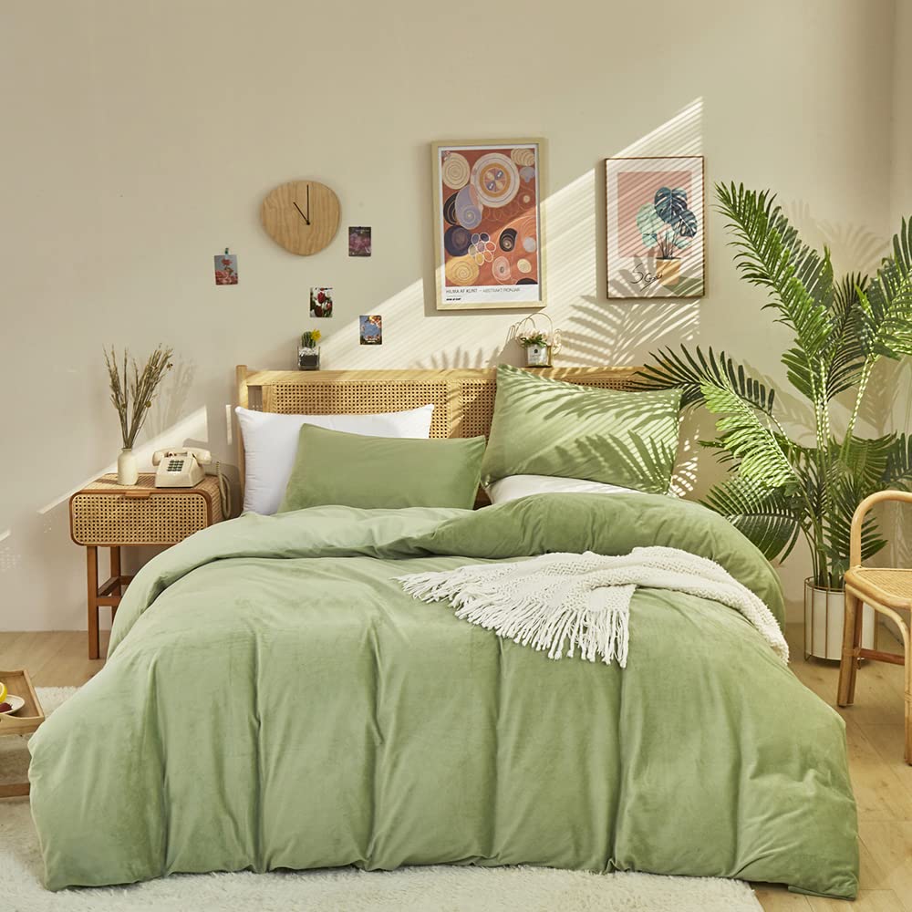 CLOTHKNOW Sage Green Comforter Sets California King 3Pcs Green Velvet Bedding Comforter Sets Fluffy Comforter Soft Light Green C
