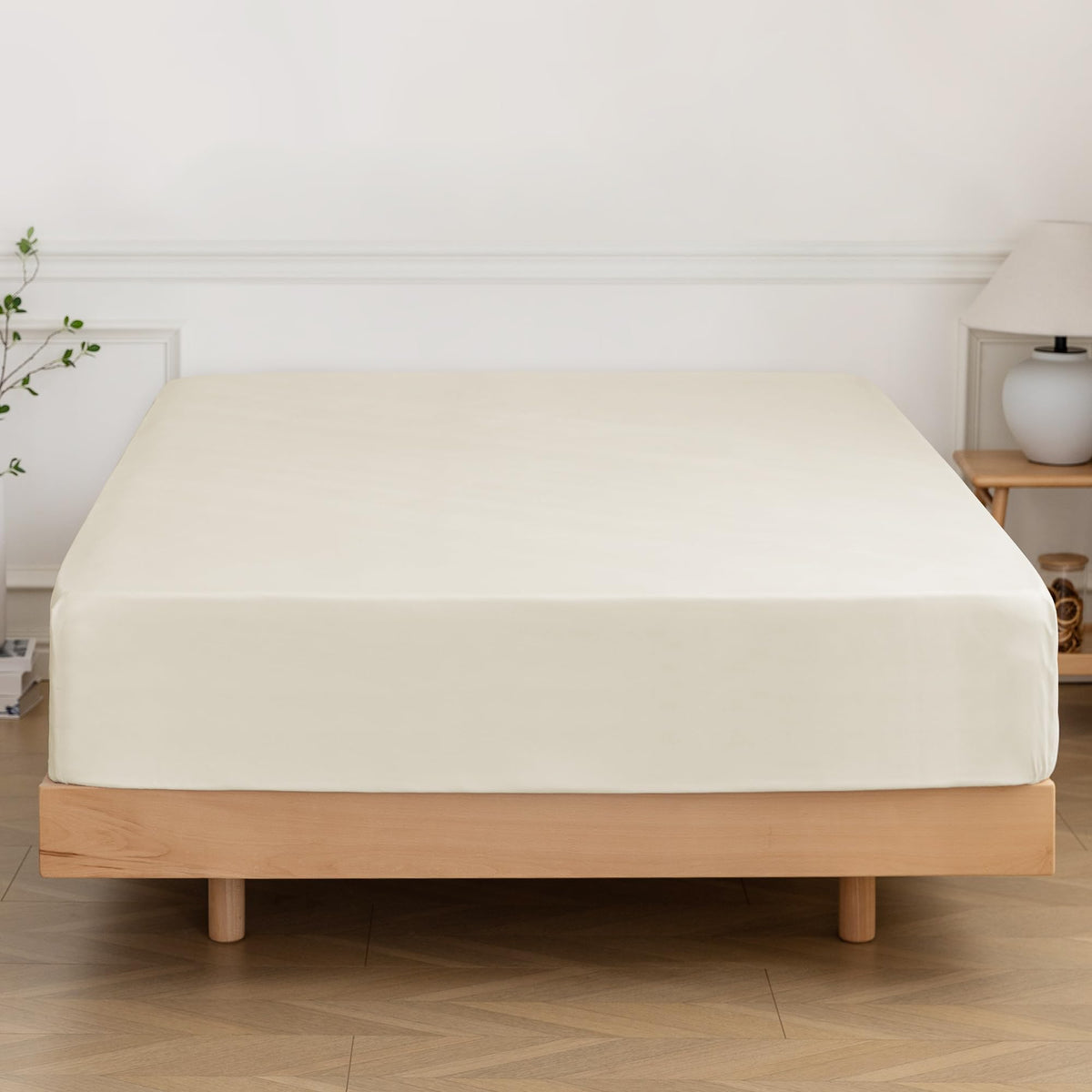 Queen Fitted Sheet Only - Premium 1800 Super Soft & Cozy Microfiber, Wrinkle, Fade, Shrinkage Resistant Deep Pocket Queen Size F