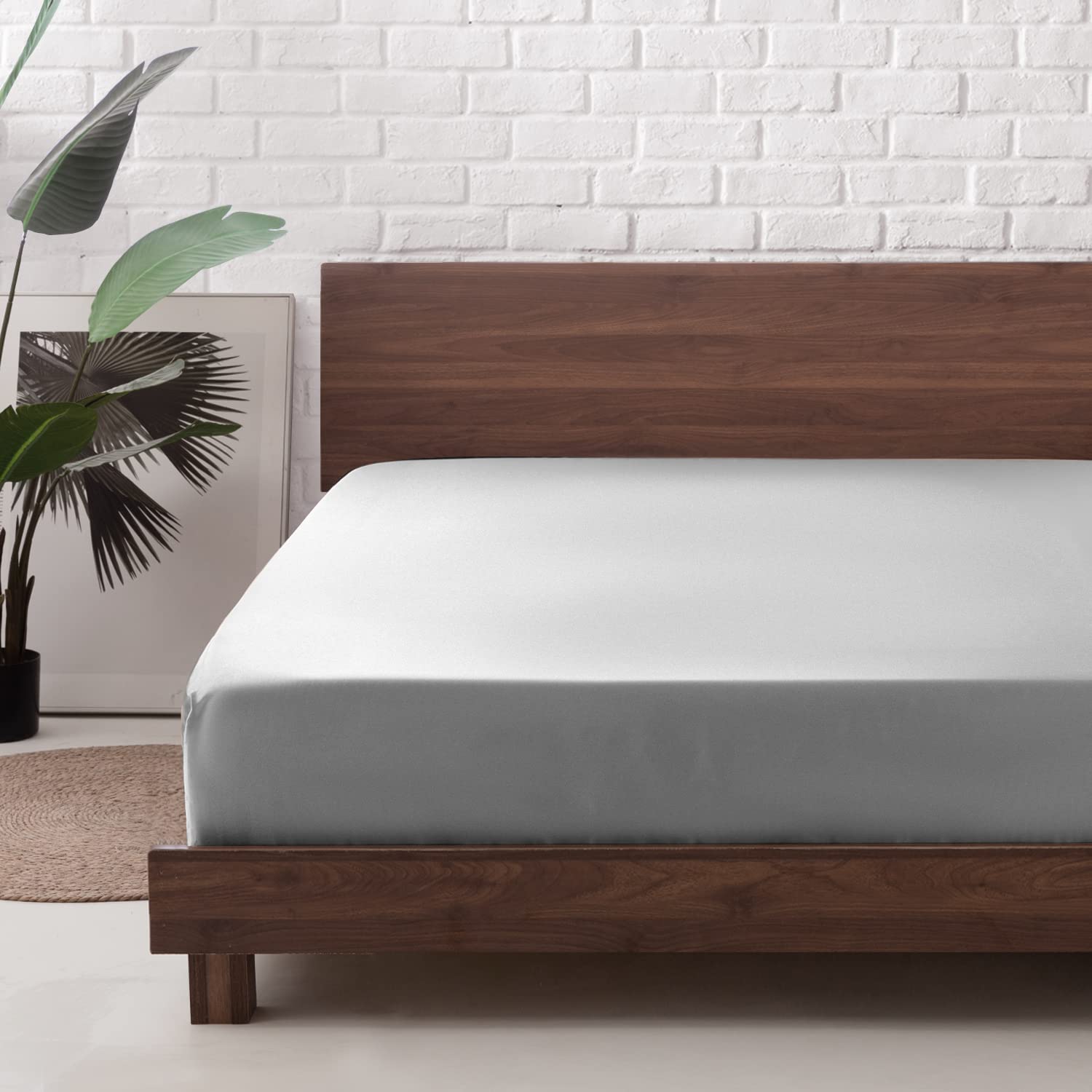 Mr&Hm Satin Fitted Sheet King Size, Silky Bottom Sheet With Elastic Corner Straps, Deep Pocket Up To 15 Inch, No More Slipping O