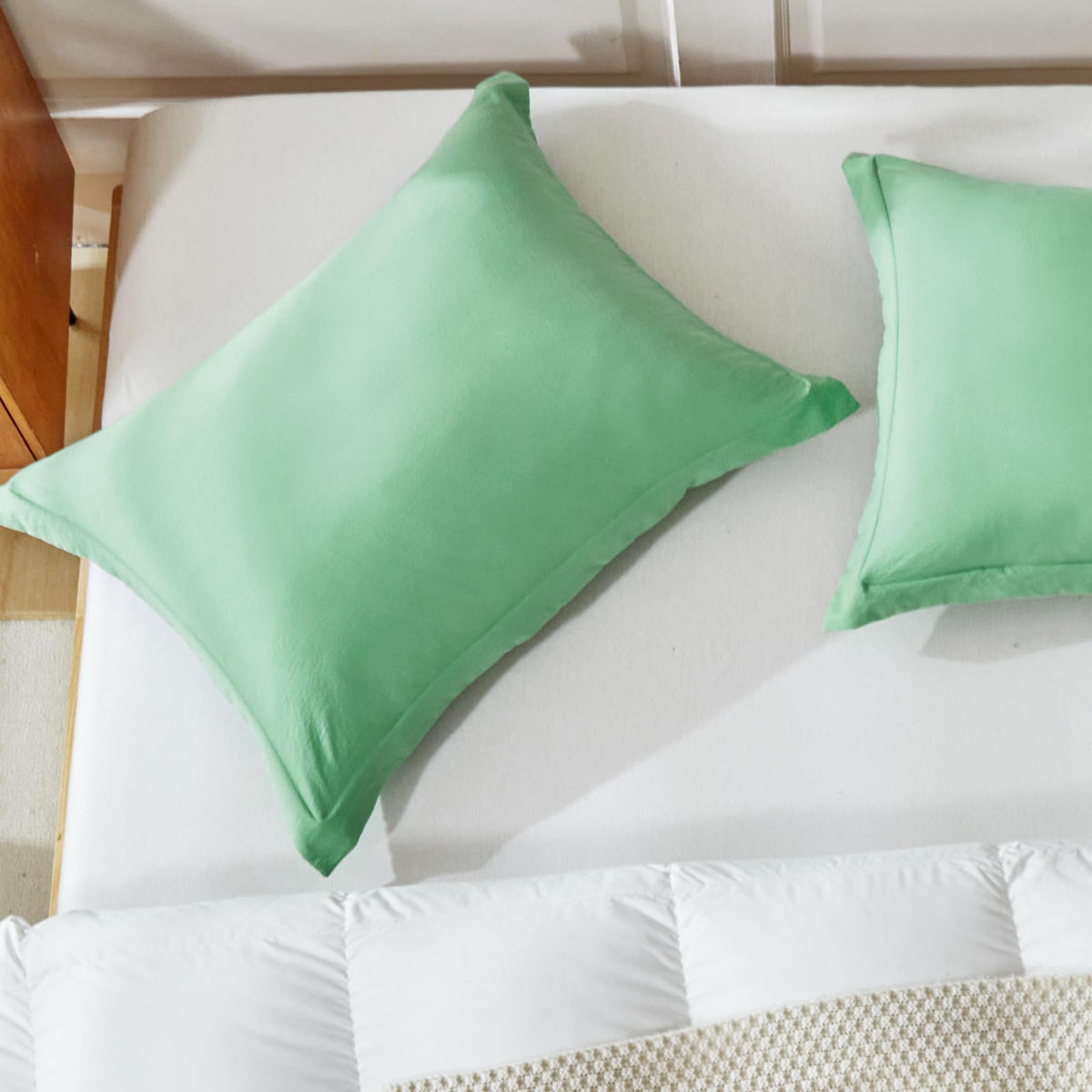 Warmdern Green Pillow Cases Standard Pillow Covers Soft Microfiber Solid Pillow Cases Set Of 2 Hotel Pillowcases Set With Envelo