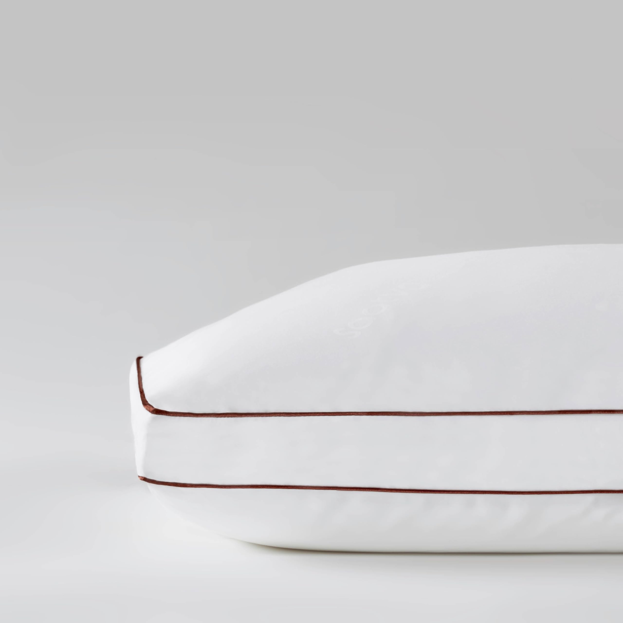 Saatva Latex Pillow - Standard Loft (4' - 5') - Hypoallergenic Pillow With Shredded Latex Core - Breathable - Machine Washable