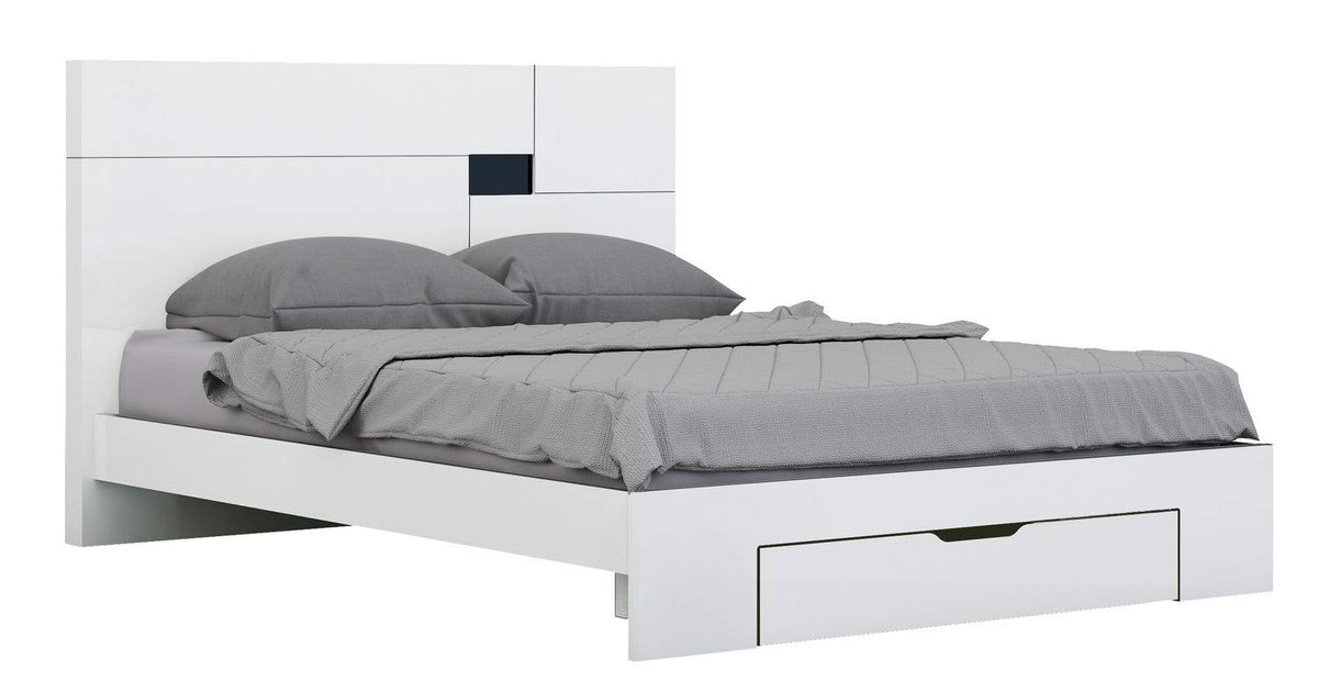 HomeRoots 79' X 80' X 43' 4pc Eastern King Modern White High Gloss Bedroom Set