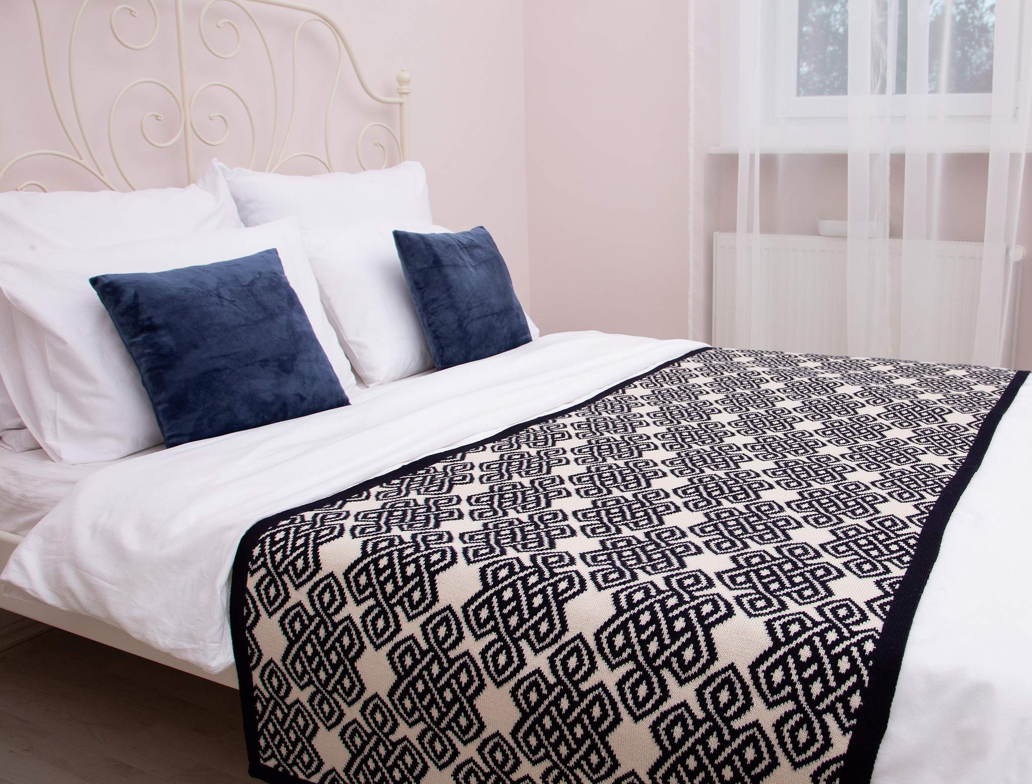 Saol Knitwear Bed Scarf Runner Made Of Soft Blend (Navy, King Bed)