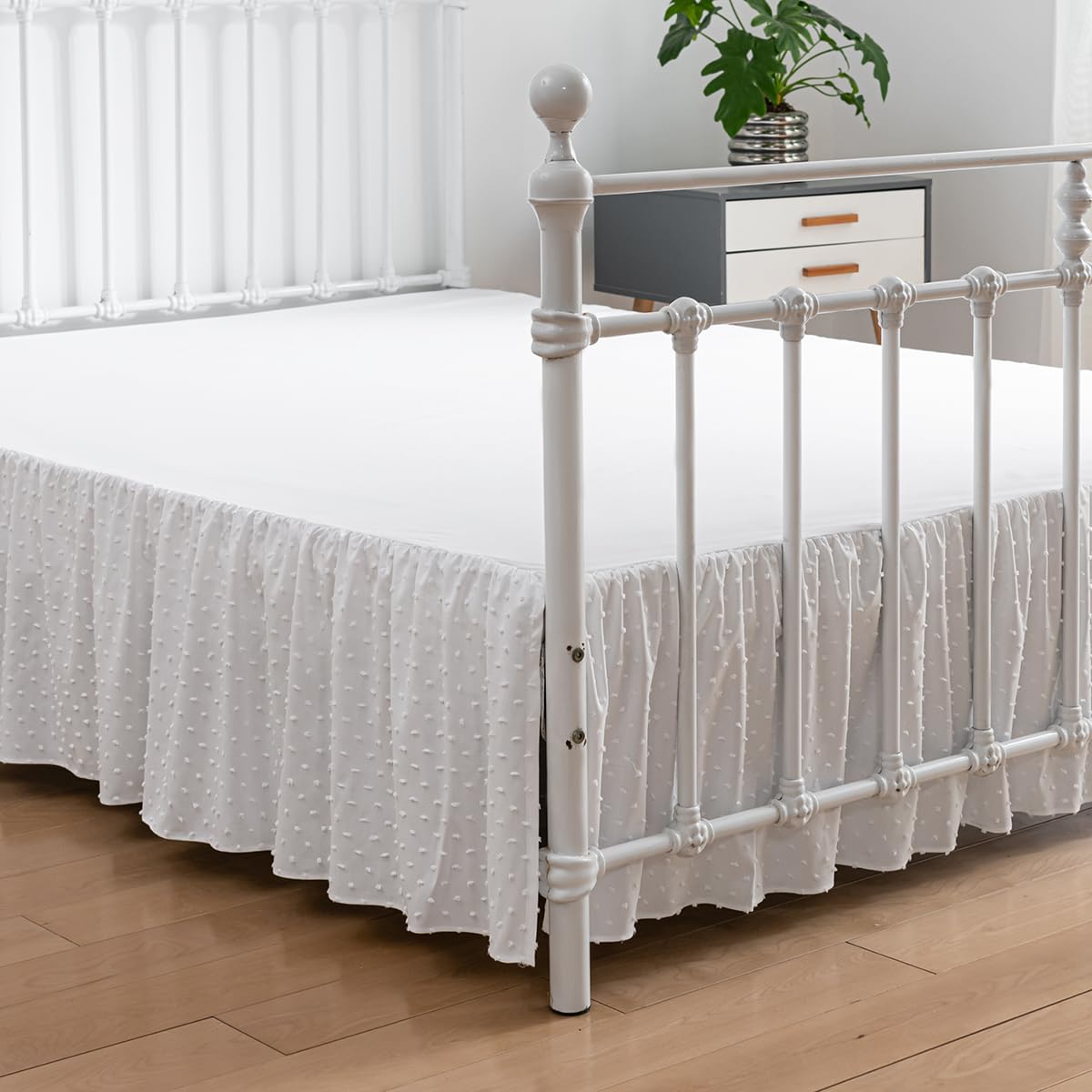 Tufted Dot Bed Skirt Queen Size,Ruffled Bed Skirt With Split Corners, Queen Bed Skirt 16 Inch Drop, Boho Queen Size Bed Skirt Wh