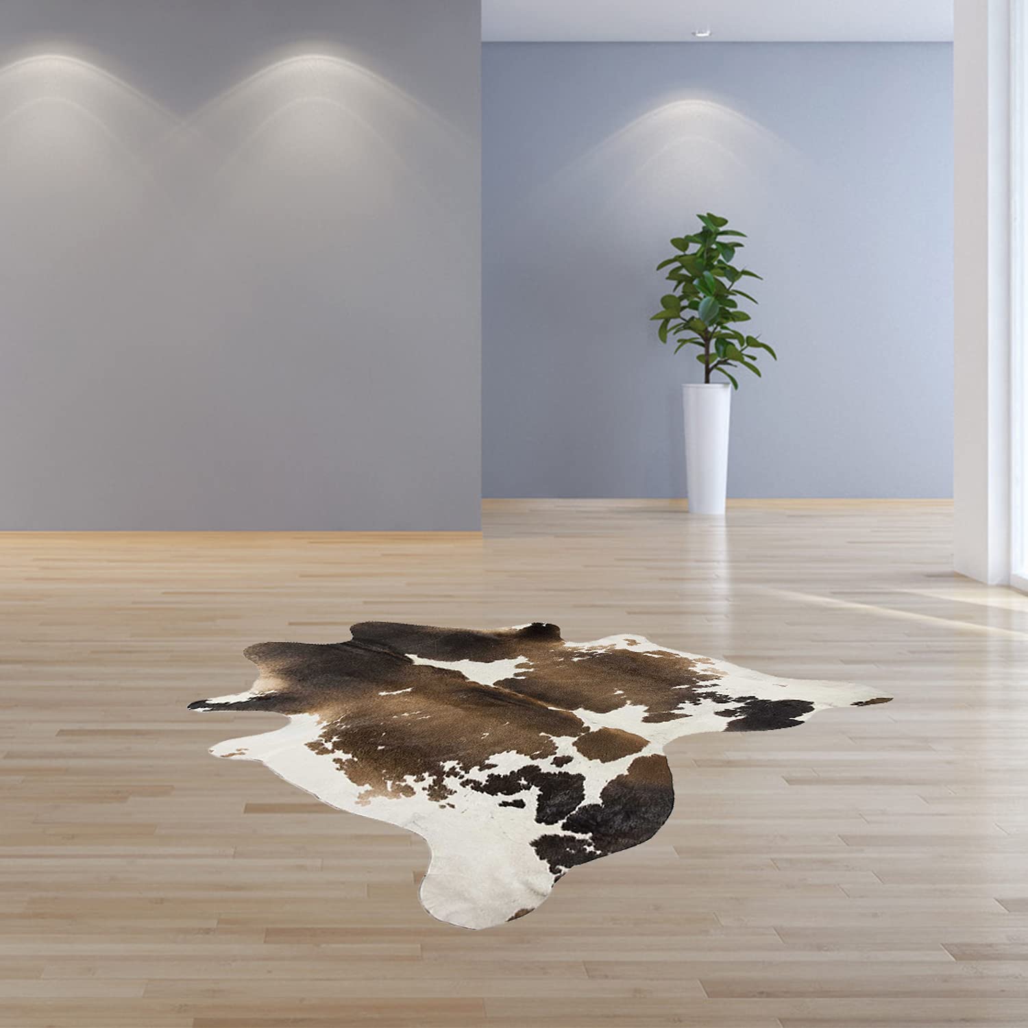 HomeRoots Cowhide Rug, Taupe and White Rug, Microsuede Rug, Home Decor Rug For Bedroom, Living Room, Sofa, Soft Modern Rug, Luxurious Indoor Rug 72' x 84'