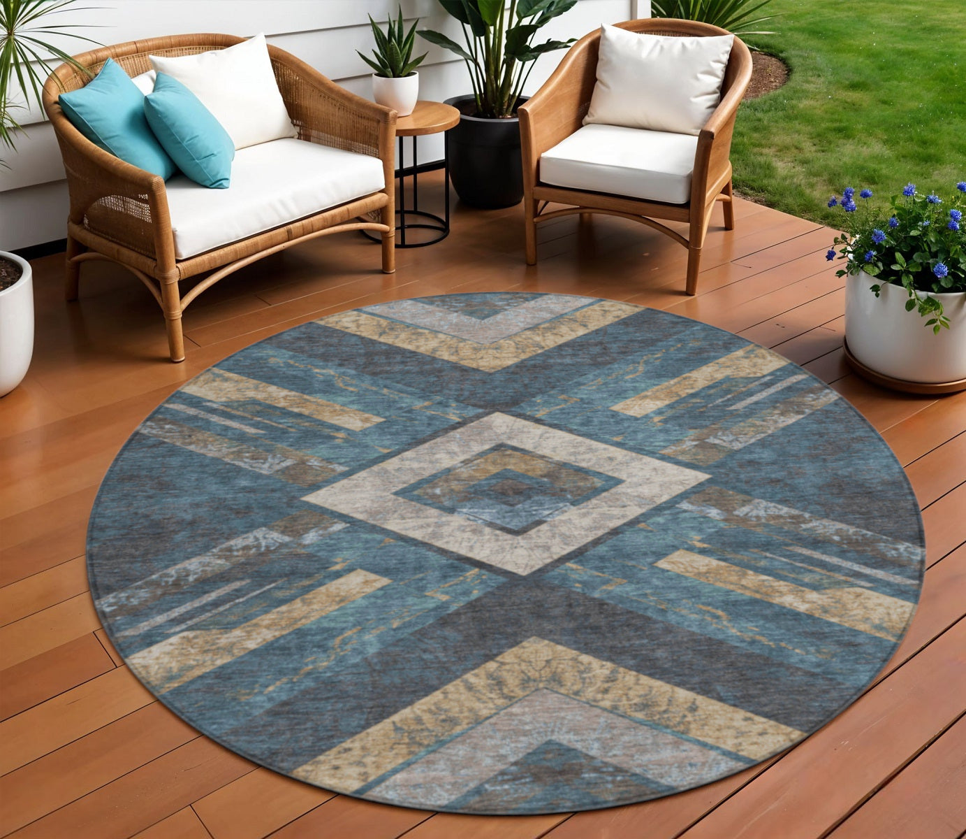8 Navy Blue And Beige Round Geometric Washable Indoor Outdoor Area Rug