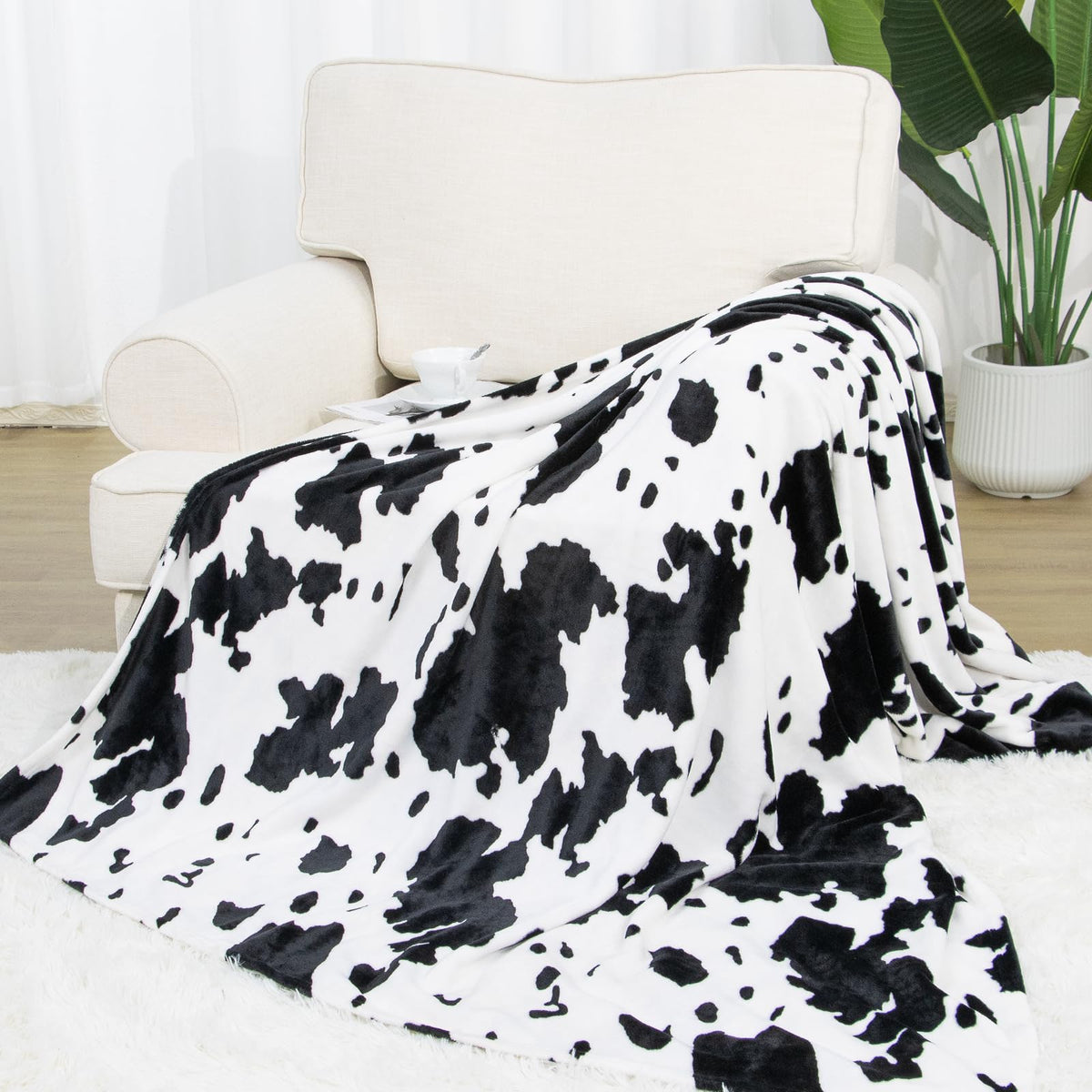 Lightweight Kids Blanket Soft Blankets Black And White Fuzzy Cozy Fleece Throw Blanket Cute Stuff Decor Gifts For Girls Boys Tee