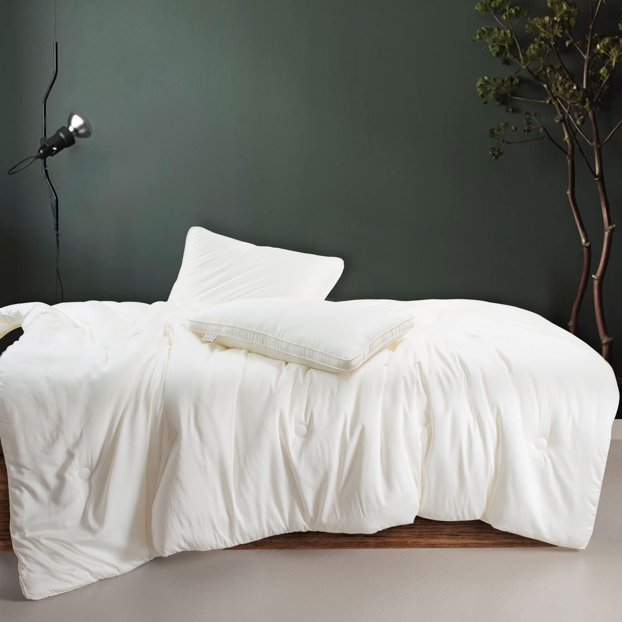 Spread Spain Microfiber 200 Gsm Milk Ac Quilt Comforter For All Season, Double (Cream, 90X108 Inches)