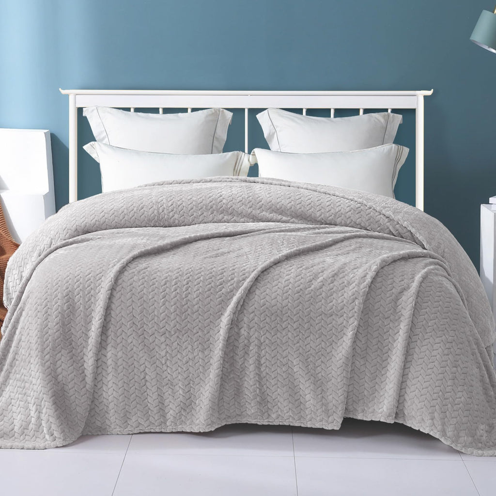 Exclusivo Mezcla Light Grey Fleece Queen Size Blanket For Bed, 90X90 Inches Soft Cozy 3D Decorative Jacquard Flannel Blankets, L
