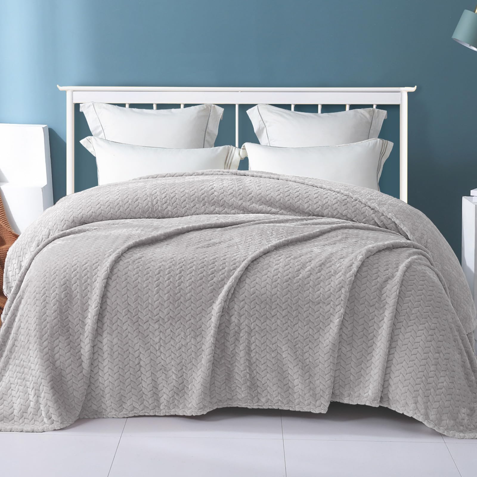 Exclusivo Mezcla Light Grey Fleece Queen Size Blanket For Bed, 90X90 Inches Soft Cozy 3D Decorative Jacquard Flannel Blankets, L