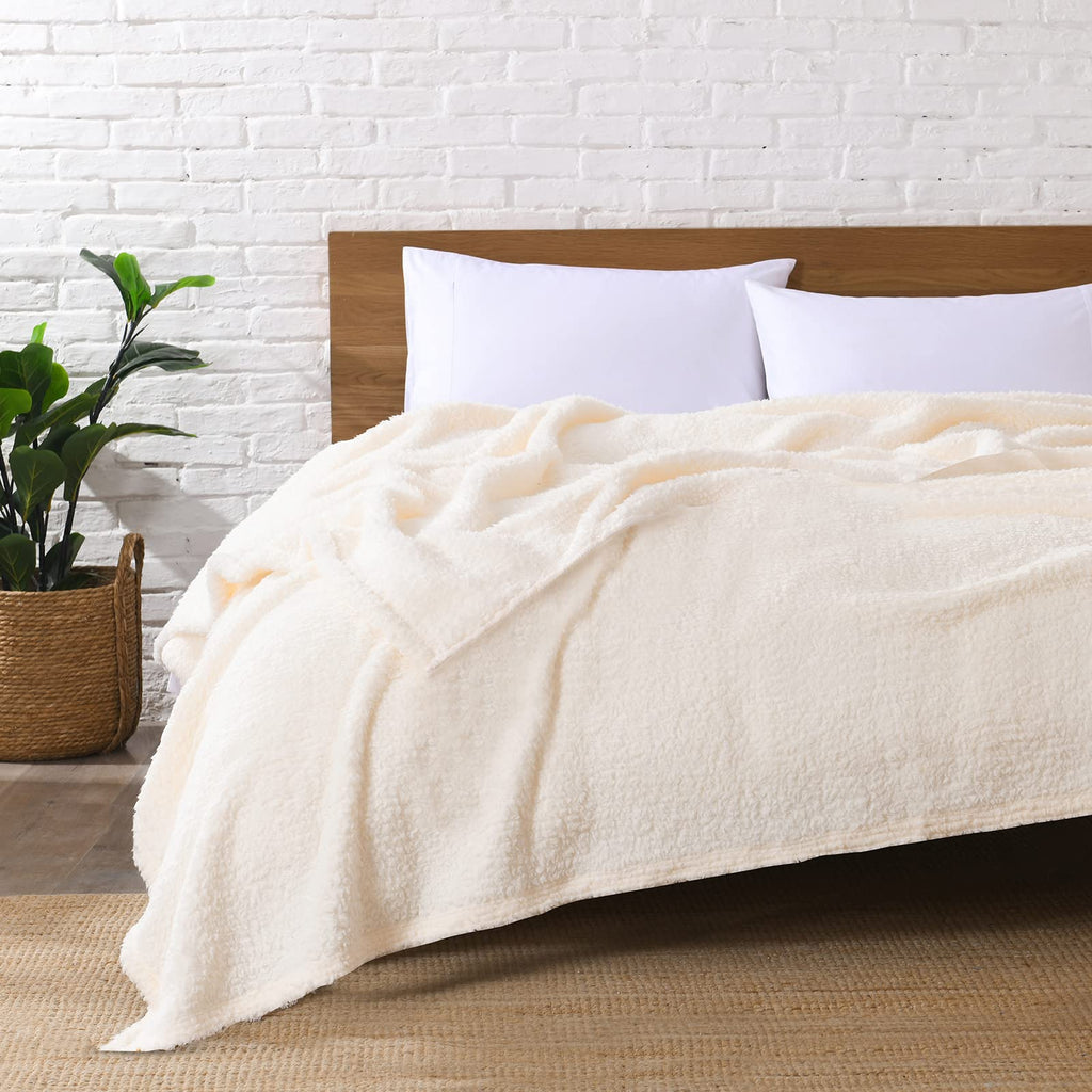 Ultra Soft Fleece Sherpa Blanket King Size, Lightweight Cozy Pattern Reversible Bed Blanket For All Season, Antique White, 104