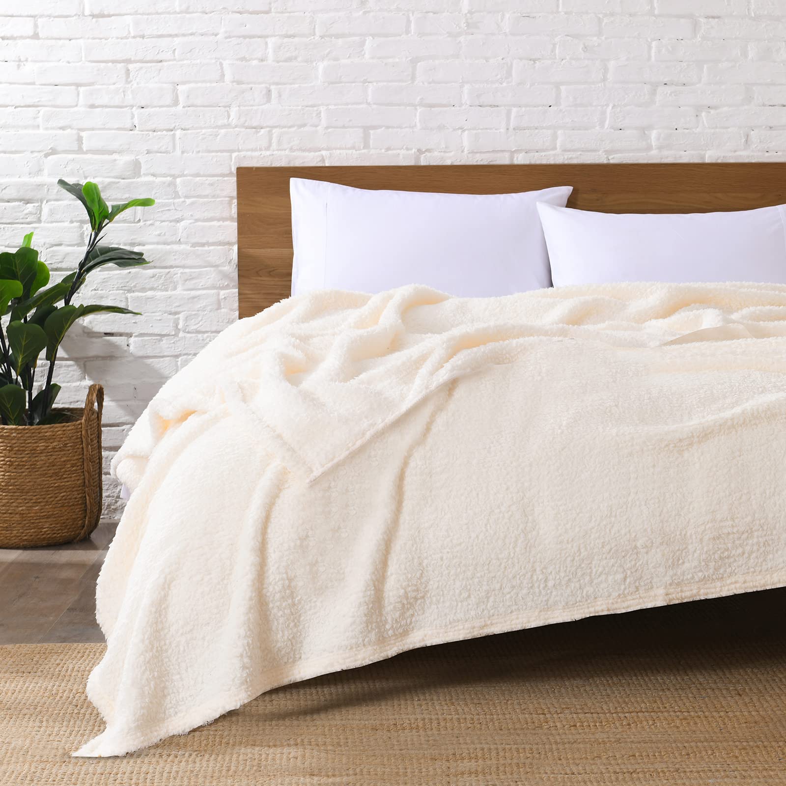 Ultra Soft Fleece Sherpa Blanket Queen Size, Lightweight Cozy Pattern Reversible Bed Blanket For All Season, Antique White, 90Ax