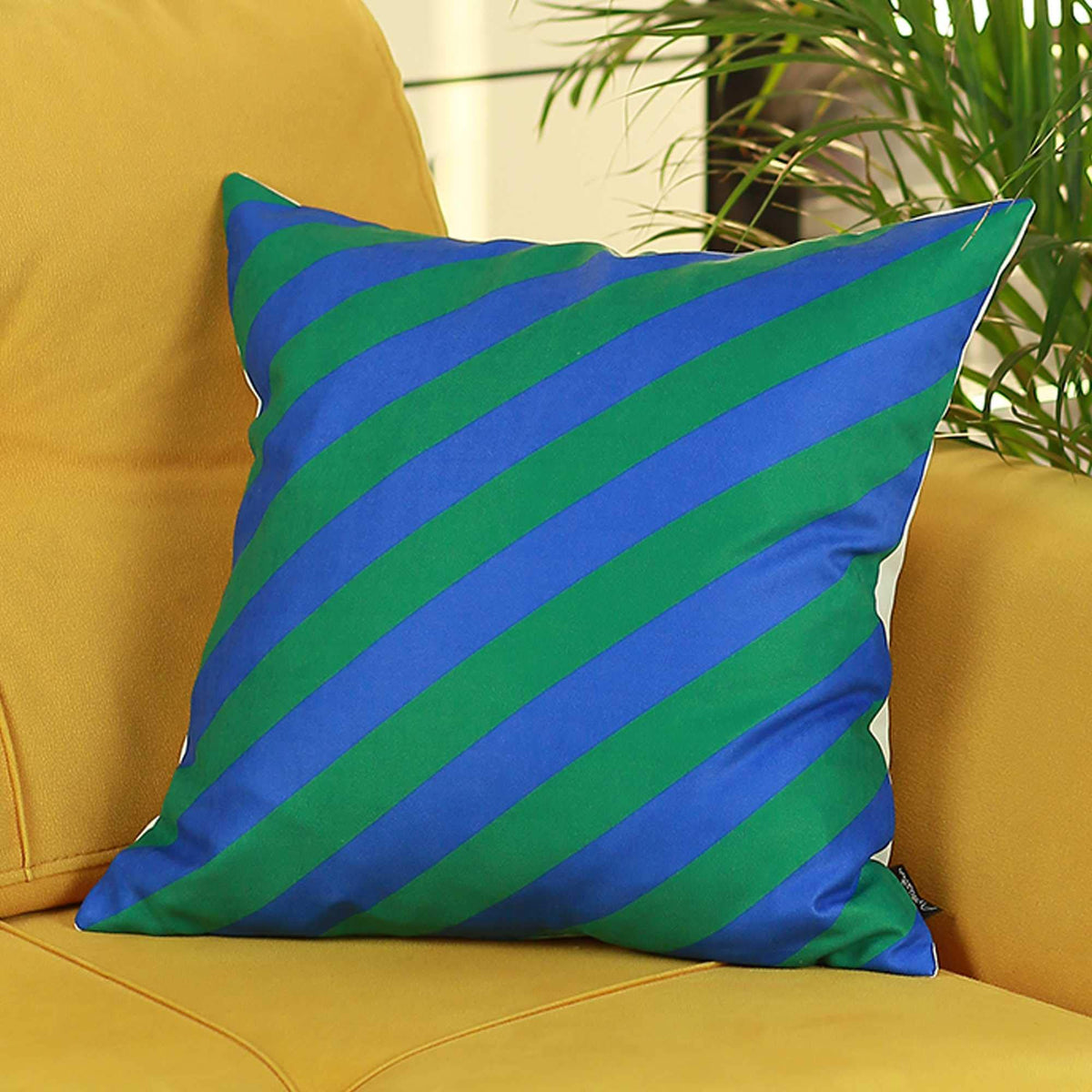 HomeRoots Multi Polyester 18'x18' Memphis Square Printed Decorative Throw Pillow Cover