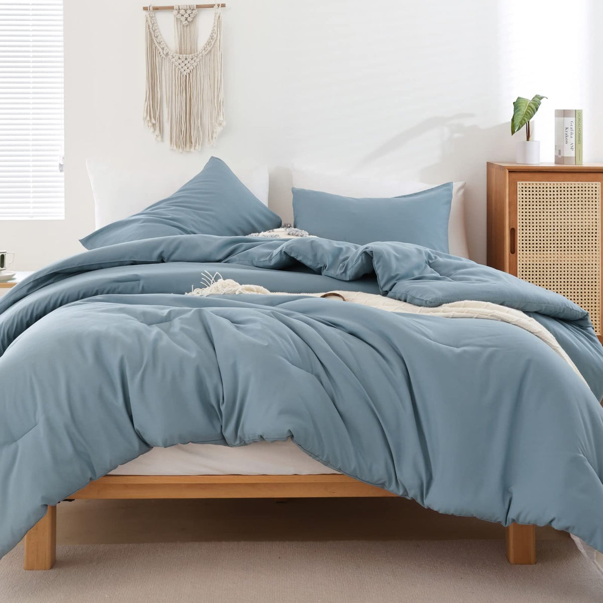 Rosgonia Dusty Blue Comforter Set Queen, 3Pcs Blue Bedding (1 Light Blue Comforter & 2 Pillowcases), Soft Lightweight Cozy Light