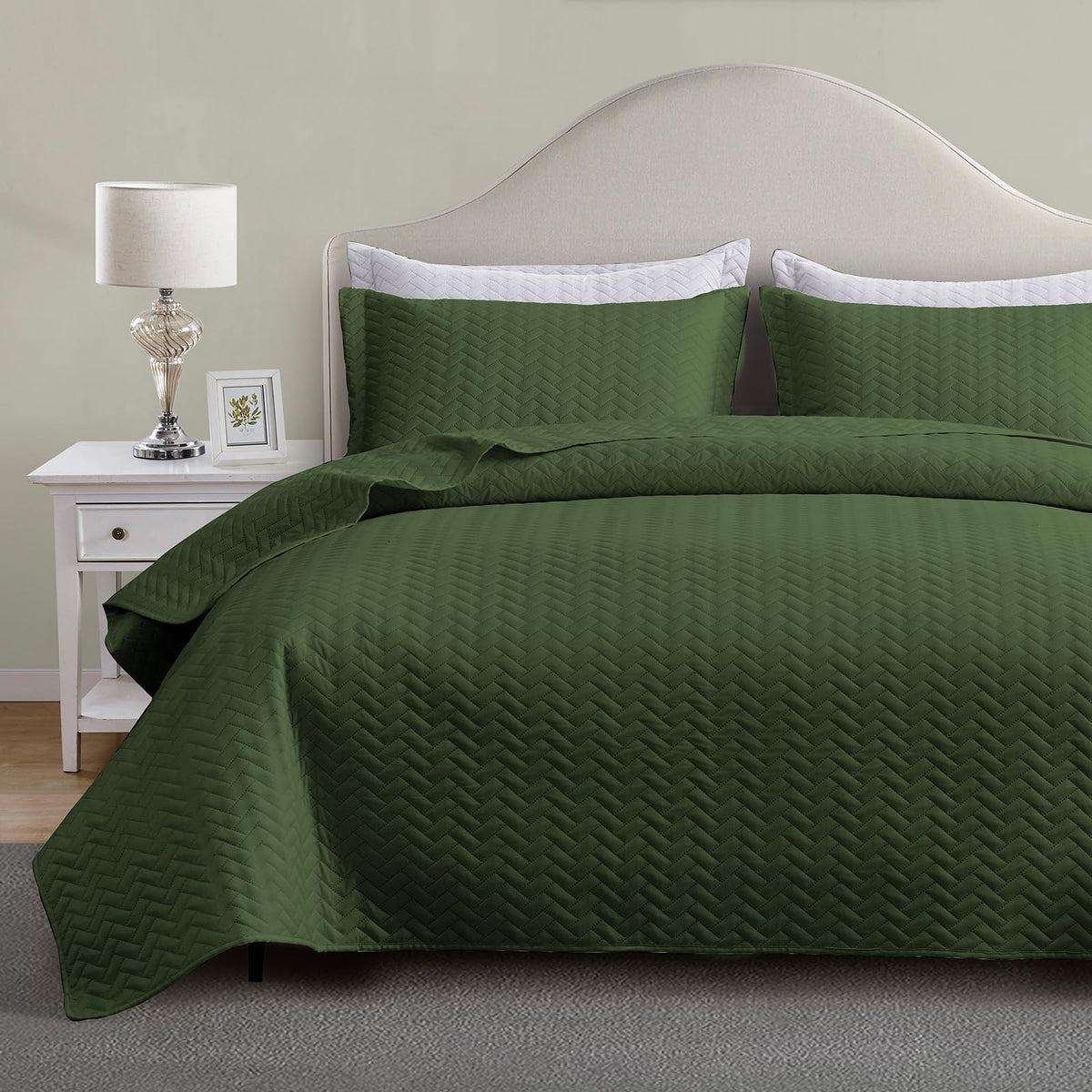 Maple&Stone Quilt Set Queen Size, Lightweight Olive Green Bedspread Ultrasonic Chevron Pattern Light Coverlet For All Season Com